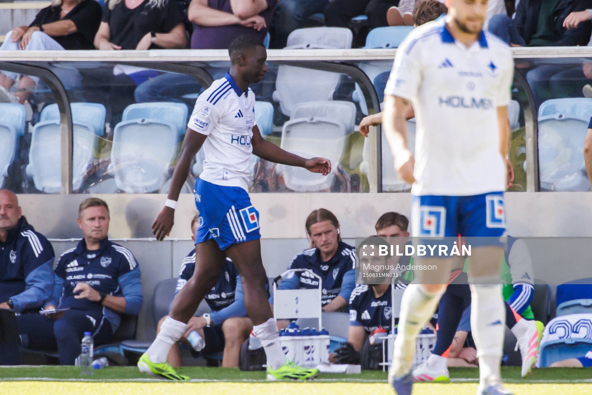IFK Norrköpings Yahya Kalley blir utvisad