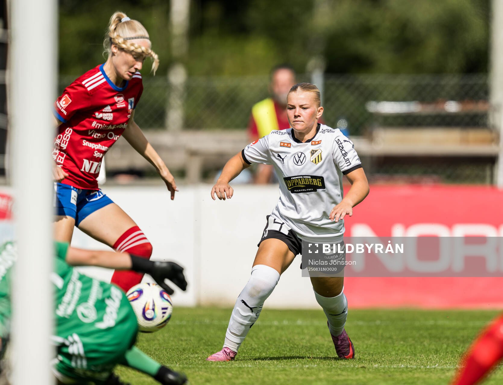 Vittsjös Sanni Ojanen och Häckens Matilda Nildén