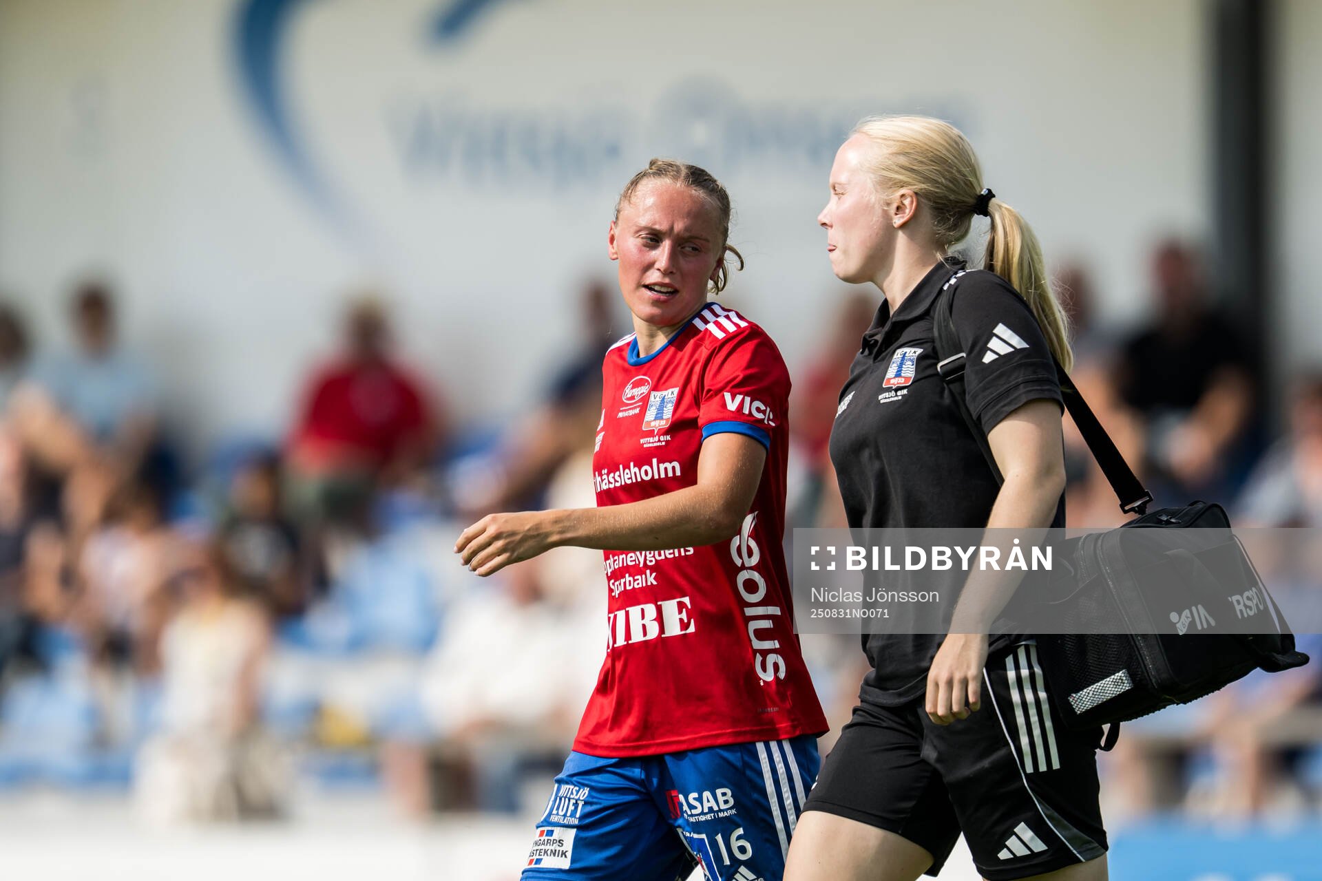 Vittsjös Olivia Wänglund får vård av medicinsk personal