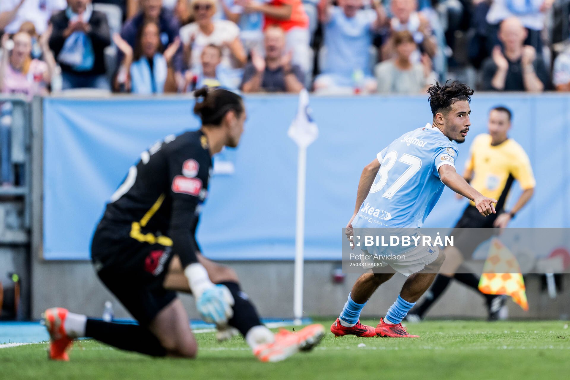 Malmö FFs Adrian Skogmar jublar