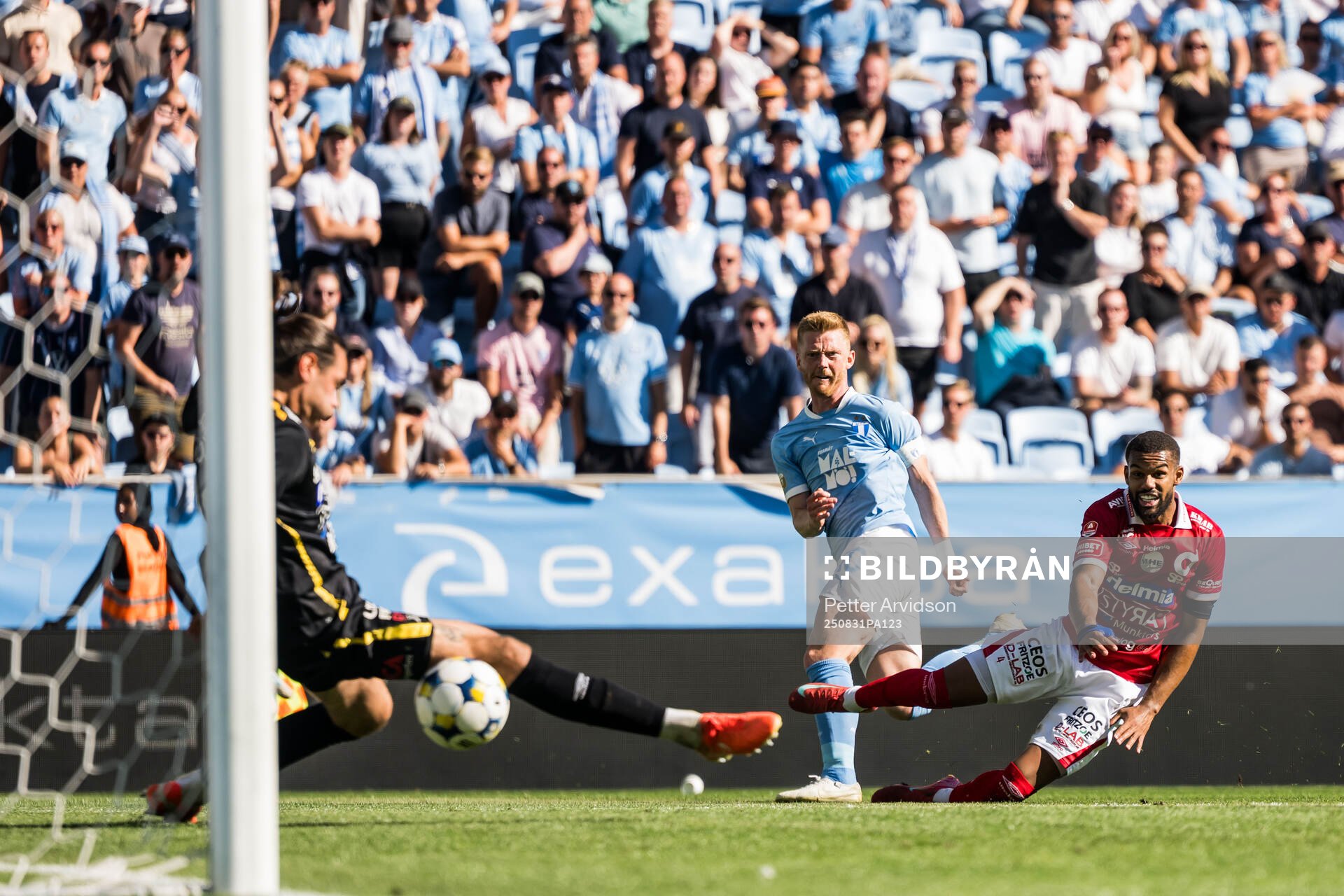 Malmö FFs Anders Christiansen och Degerfors målvakt
