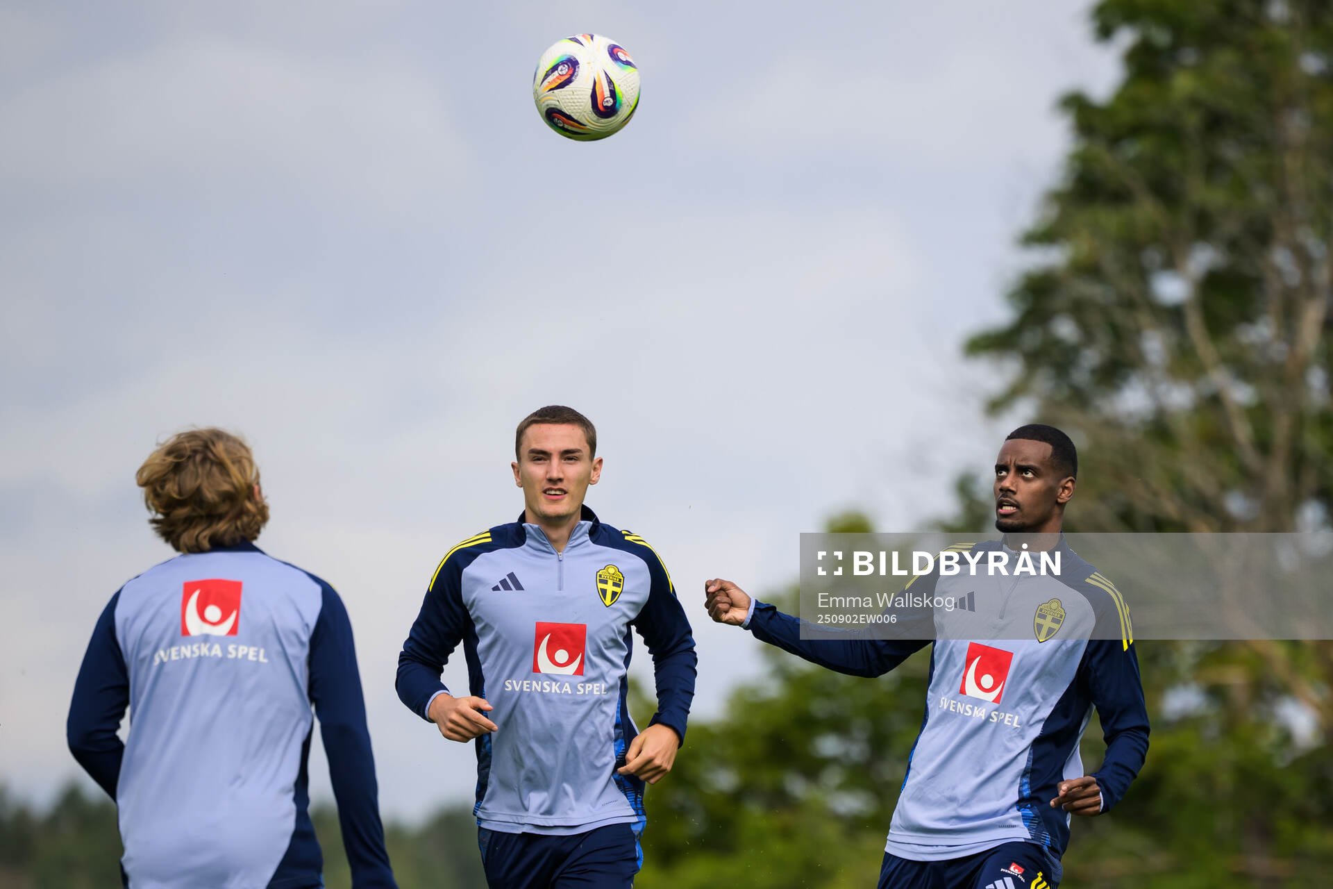 Gustaf Lagerbielke and Alexander Isak of the Swedish