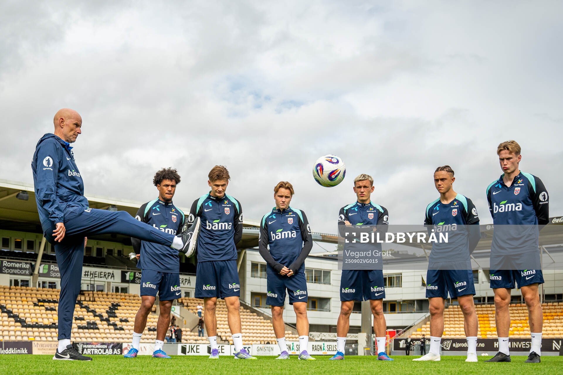 Head coach Ståle Solbakken, Oscar Bobb, David Møller