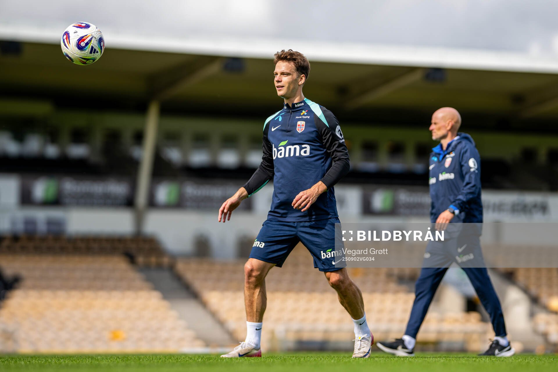 Felix Horn Myhre and Ståle Solbakken, head coach of the