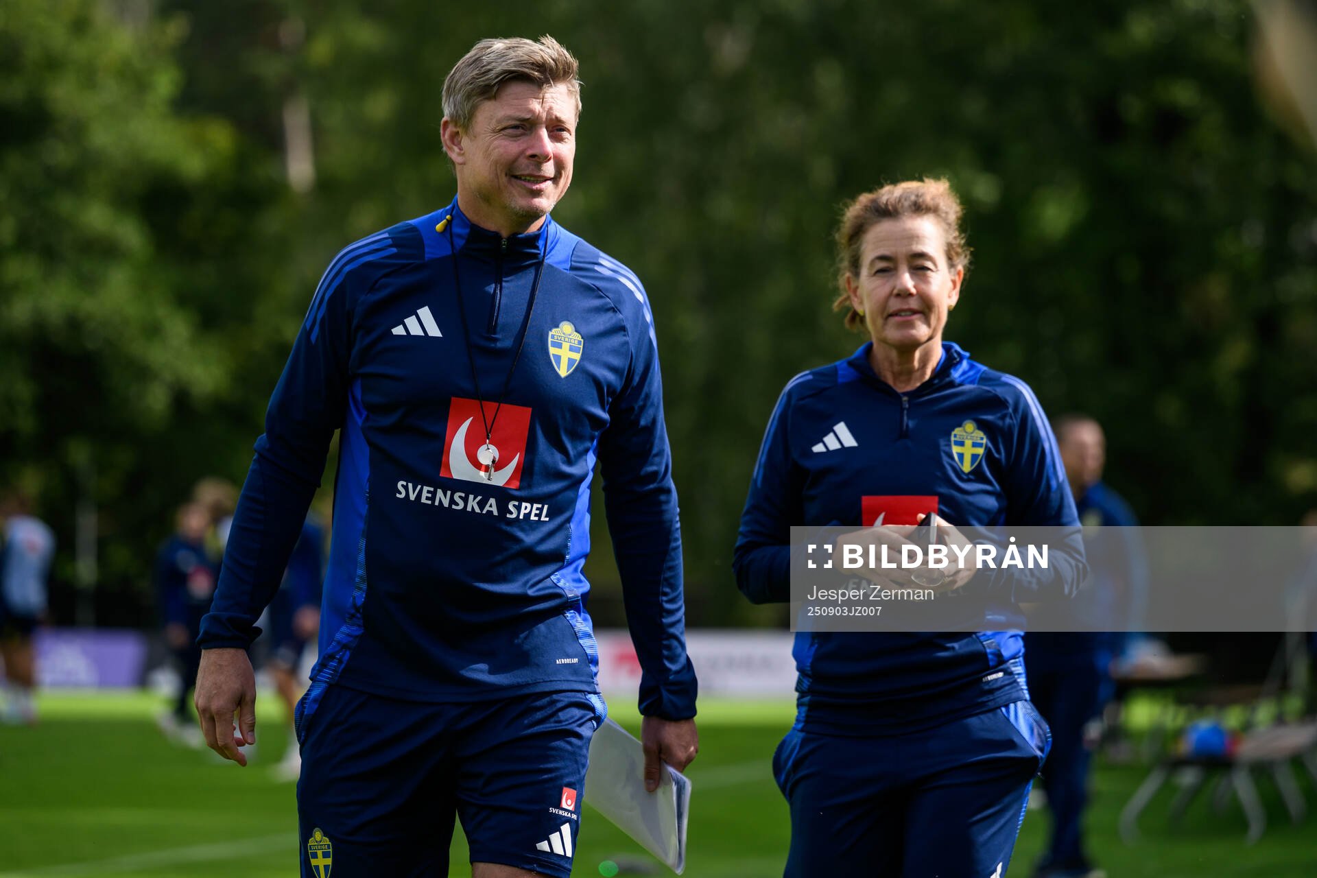 Head coach Jon Dahl Tomasson and press officer Petra