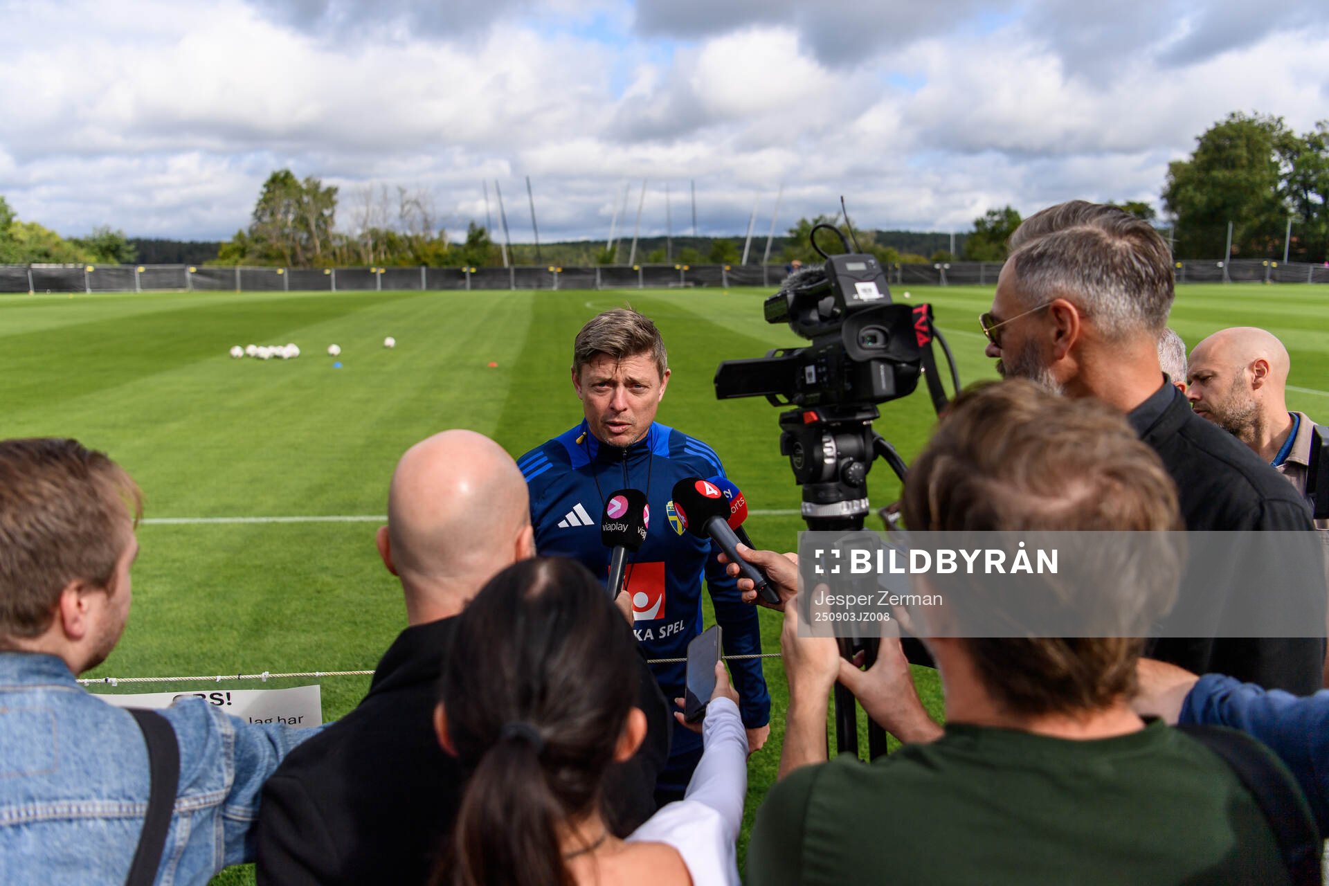 Head coach Jon Dahl Tomasson of the Swedish men's football