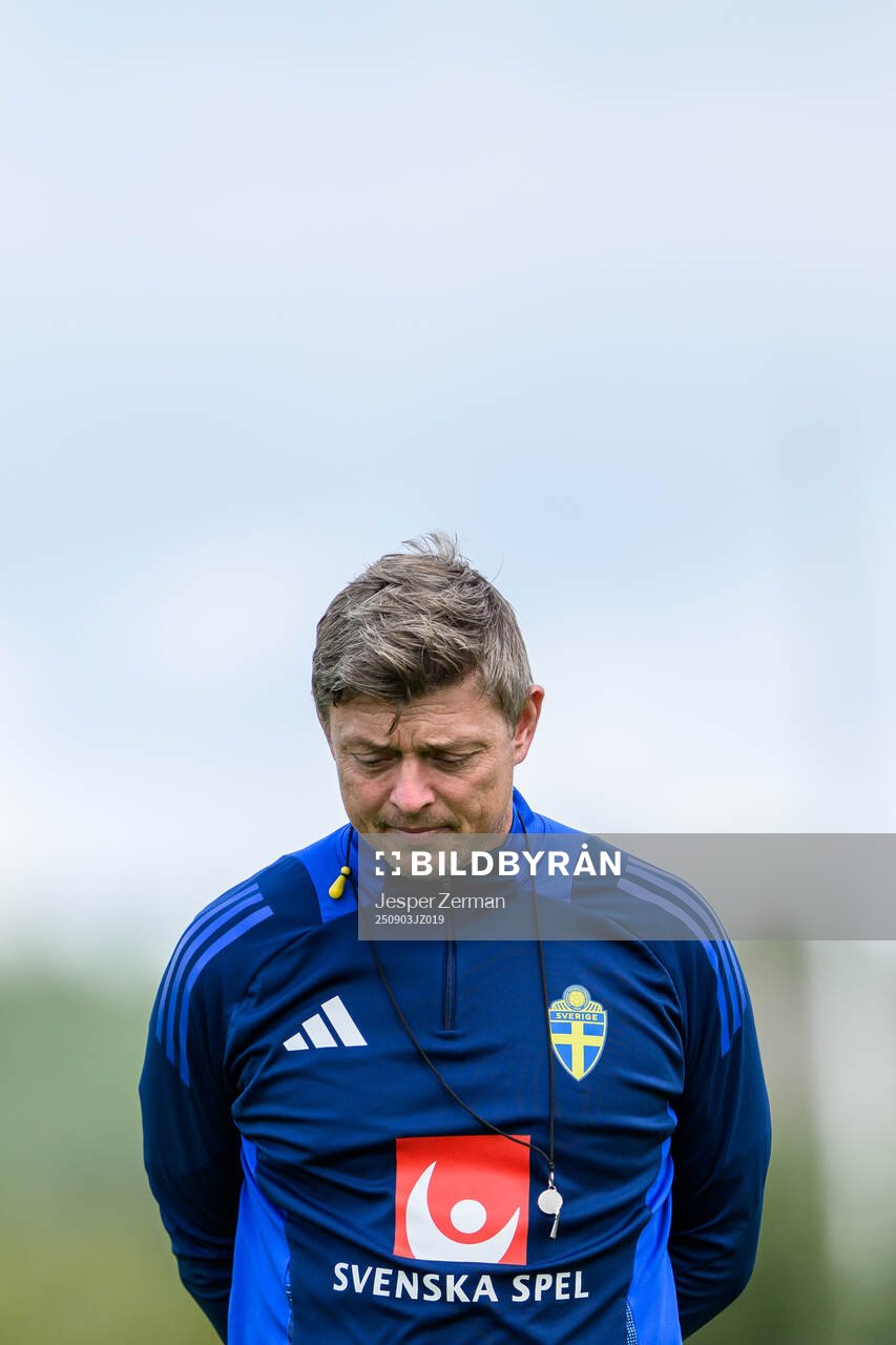 Head coach Jon Dahl Tomasson of the Swedish men's football