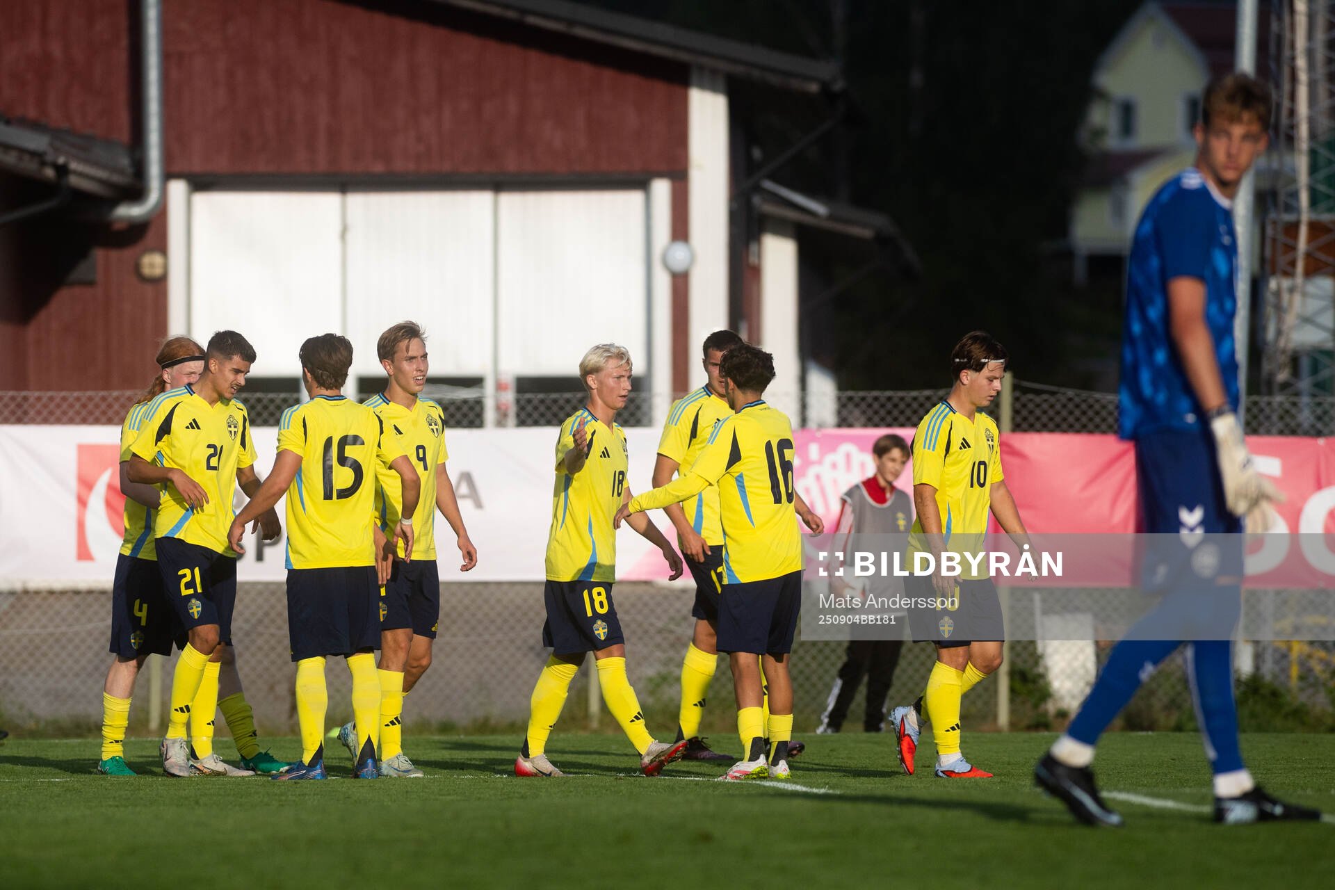 Milian Öberg of Sweden celebrates with teammates