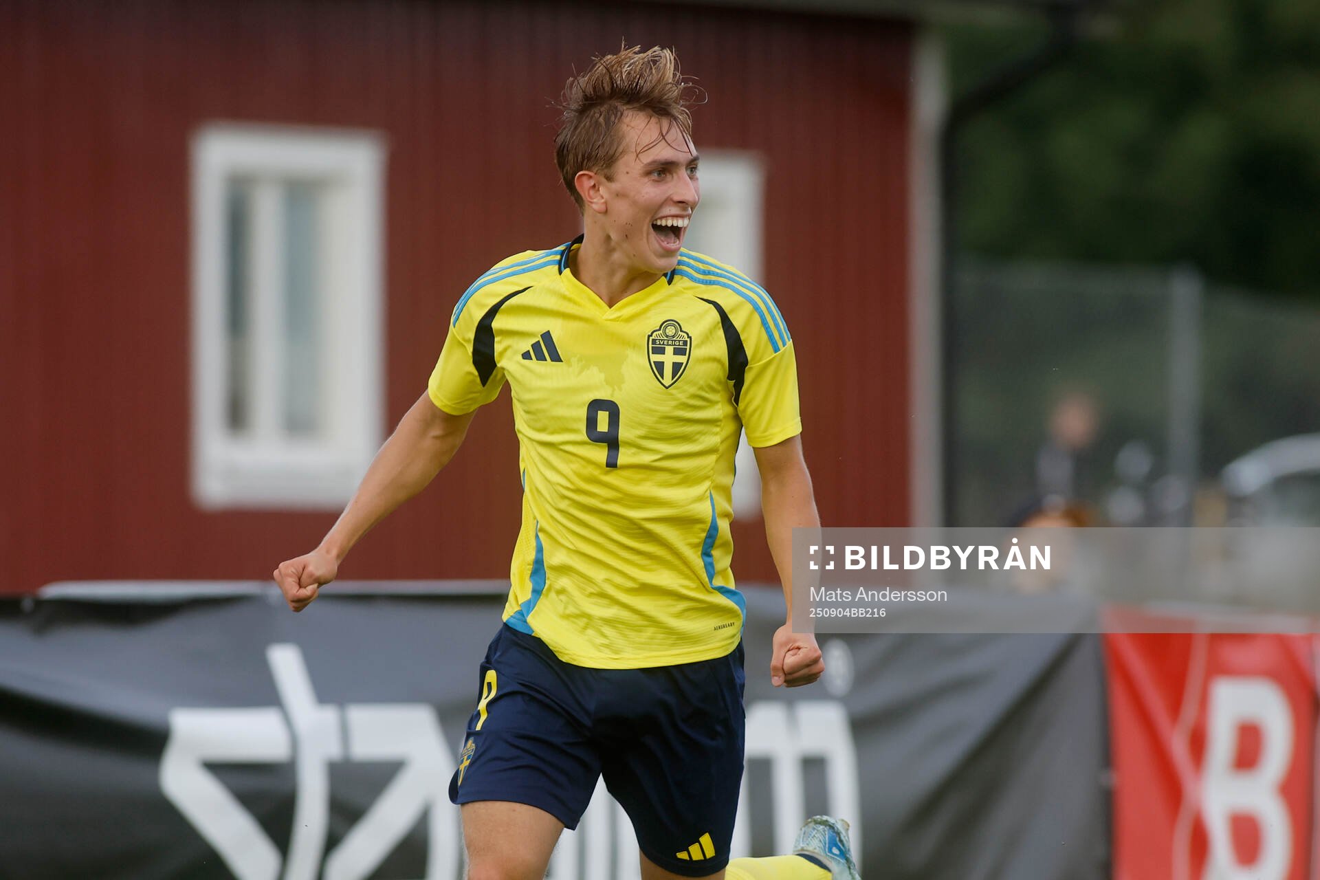 Emil Sadarangani of Sweden celebrates