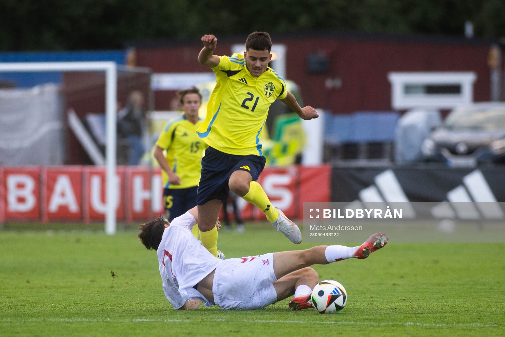 Milian Öberg of Sweden and Julius Lucena of Denmark