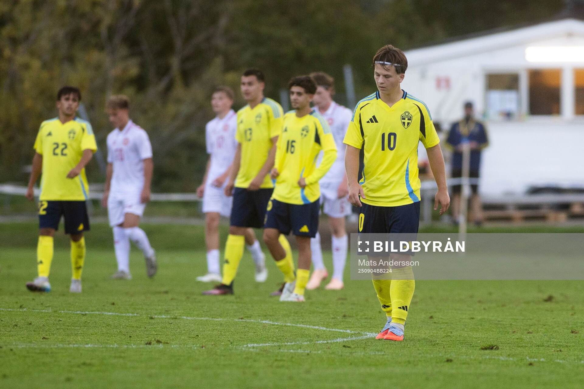 Alex Brönner of Sweden looks dejected