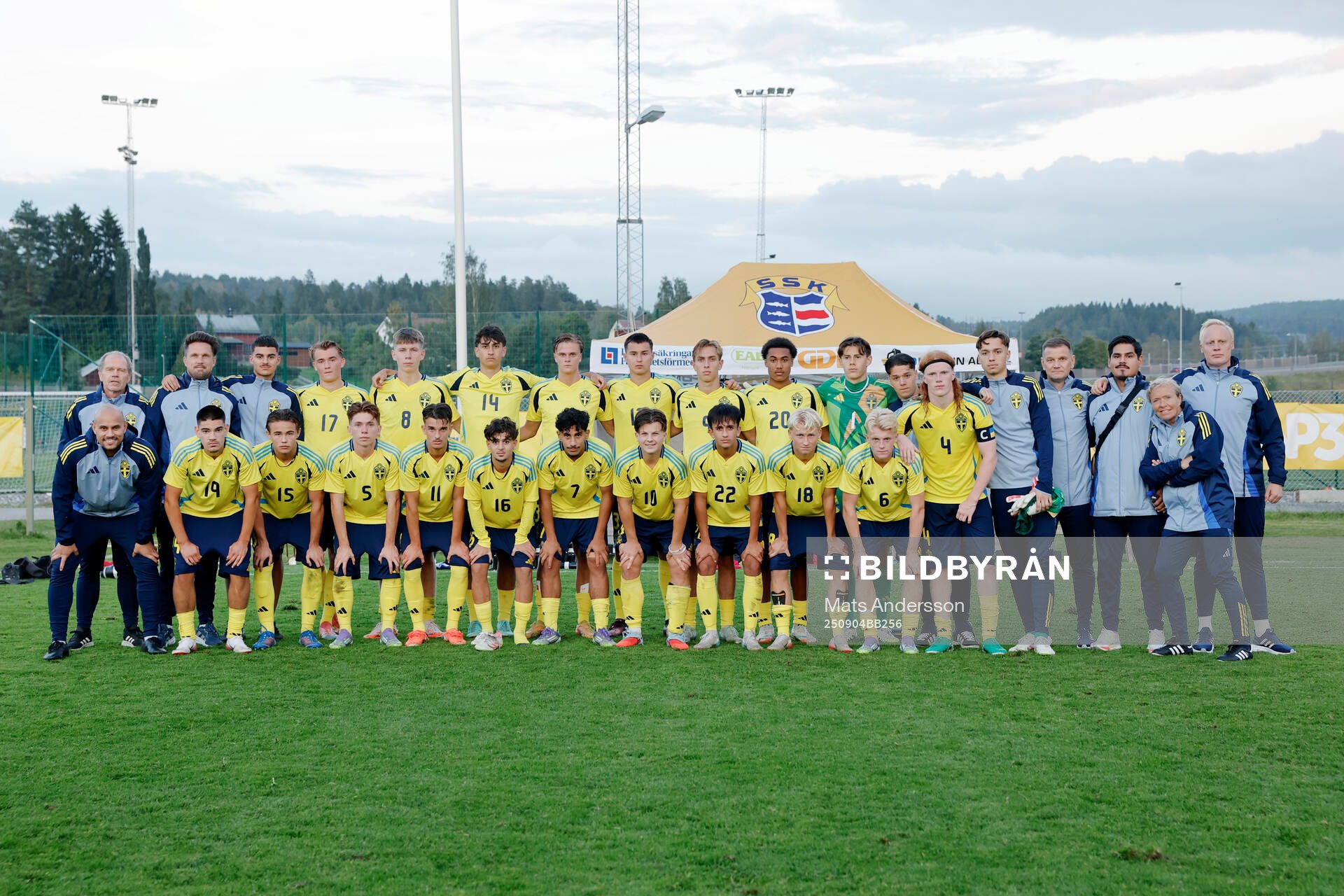 Players and staff of Sweden pose for a team photo