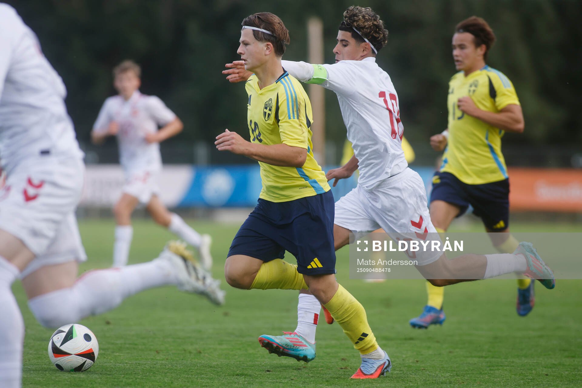 Alex Brönner of Sweden and Ali Al-Najar of Denmark