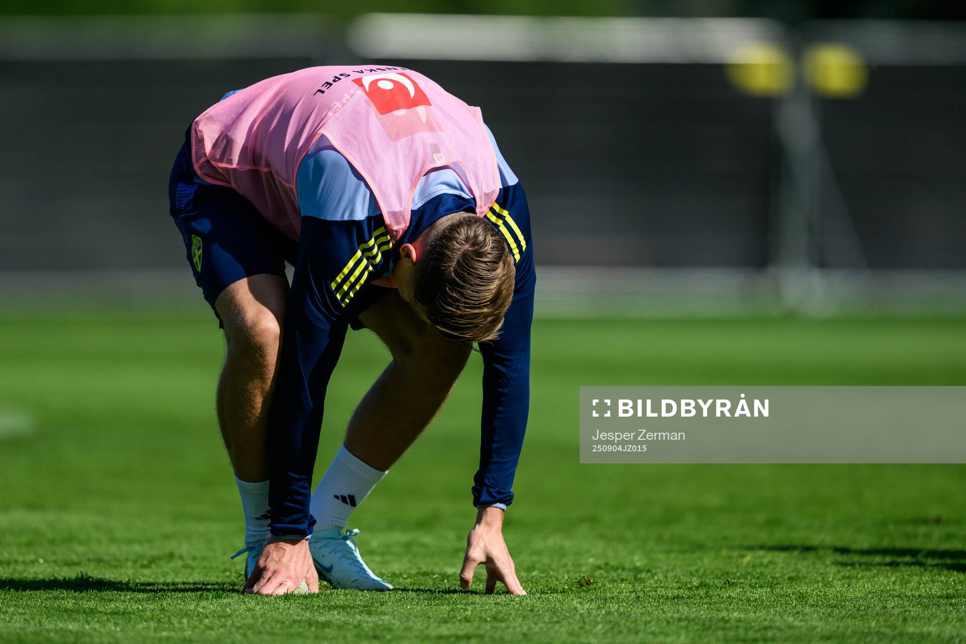 Viktor Gyökeres in pain of the Swedish men's football