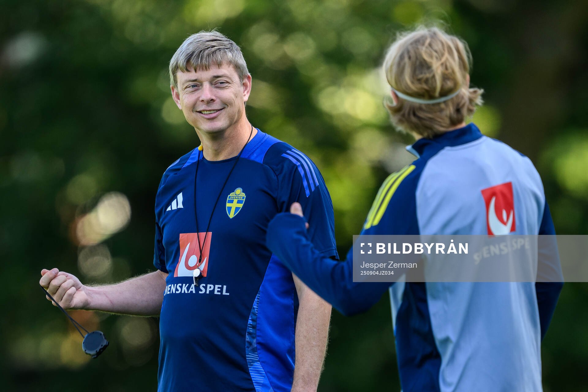 Head coach Jon Dahl Tomasson and Sebastian Nanasi of the