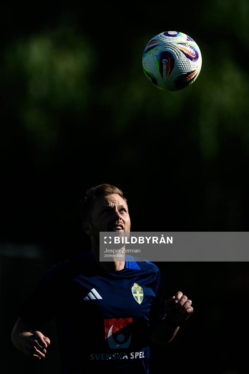 Assistant coach Sebastian Larsson of the Swedish men's