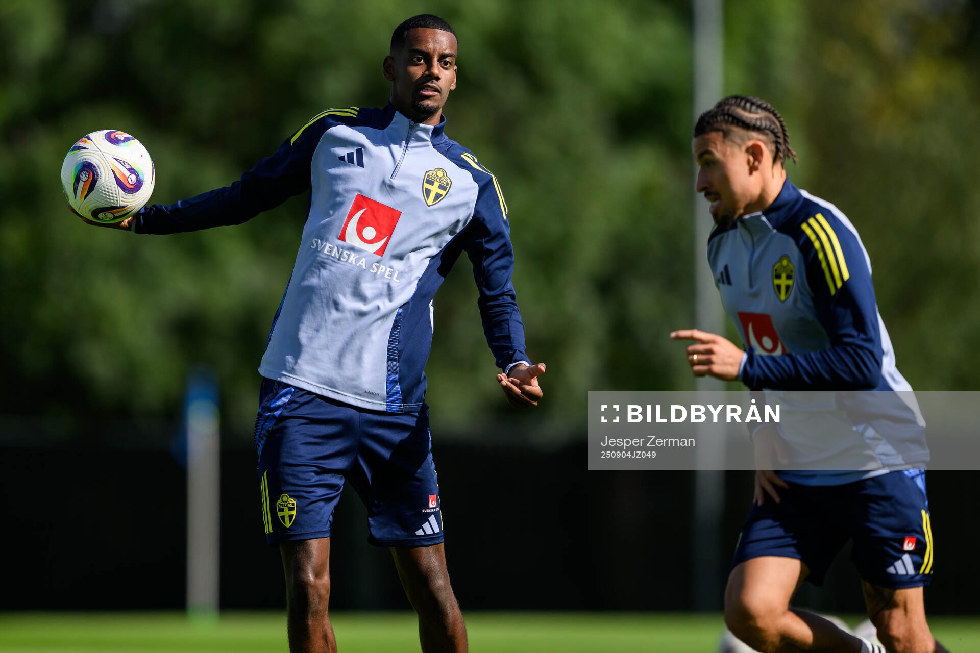 Alexander Isak and Jordan Larsson of the Swedish men's