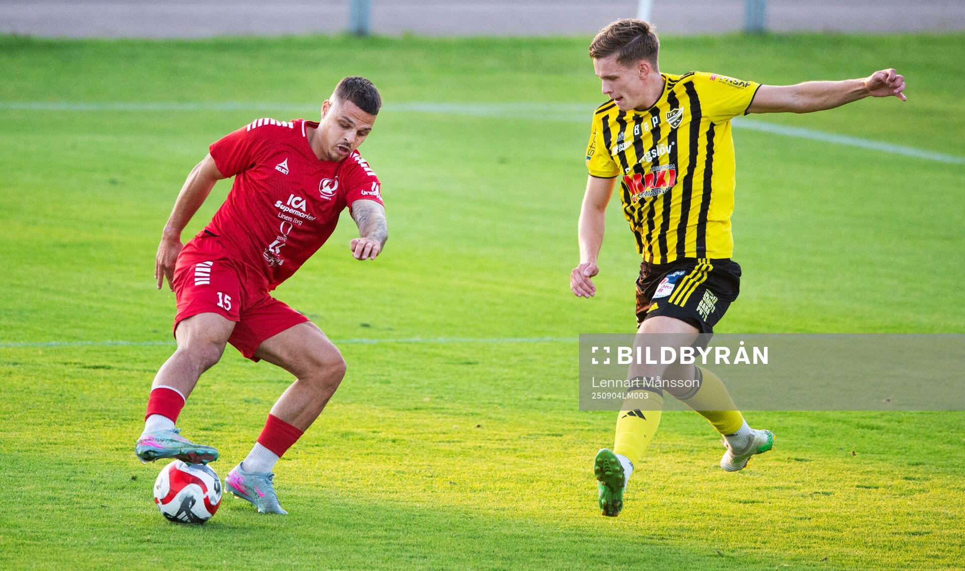 Lineros Dino Mesic fintar IFK Hässleholms Axel Henriksson
