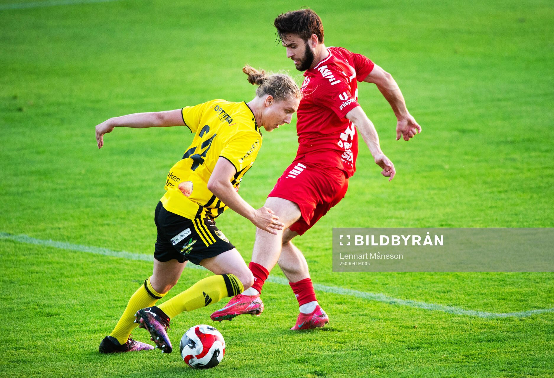 IFK Hässleholms Lucas Johnsson debuterade och dribblar