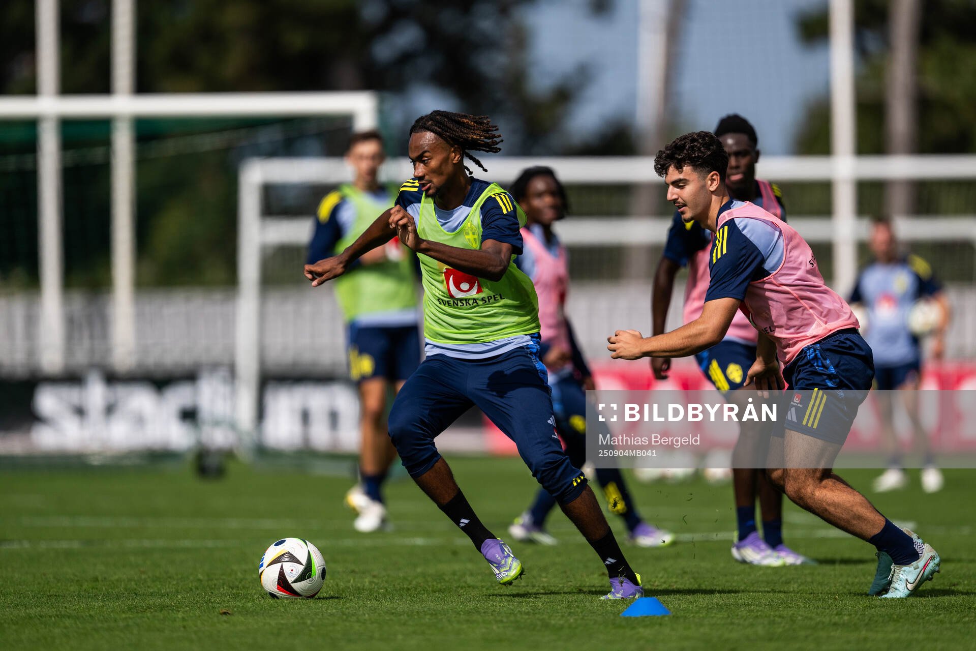 Jonah Kusi-Asare and Bleon Kurtulus of the Swedish under-21