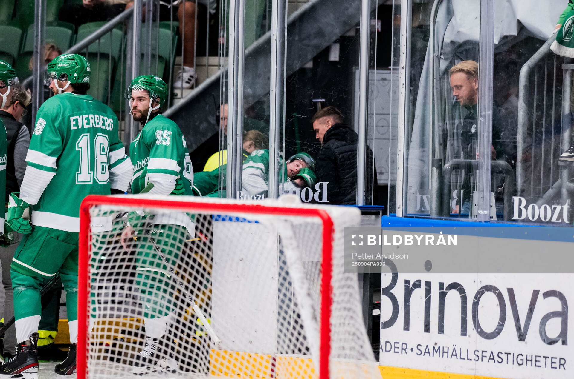 Rögles Isac Solberg lämnar isen