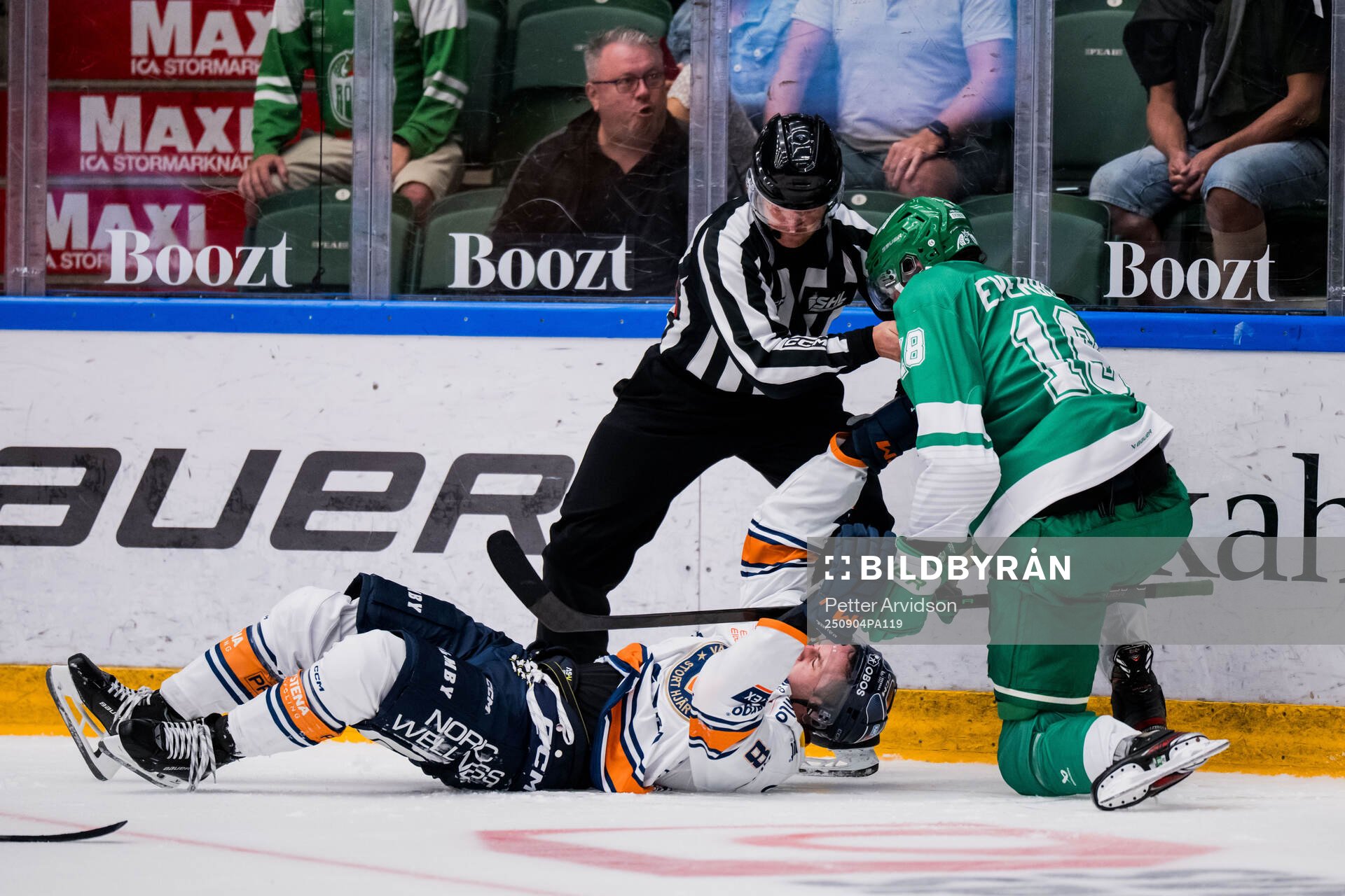 Växjös Zachary Giuttari och Rögles Dennis Everberg