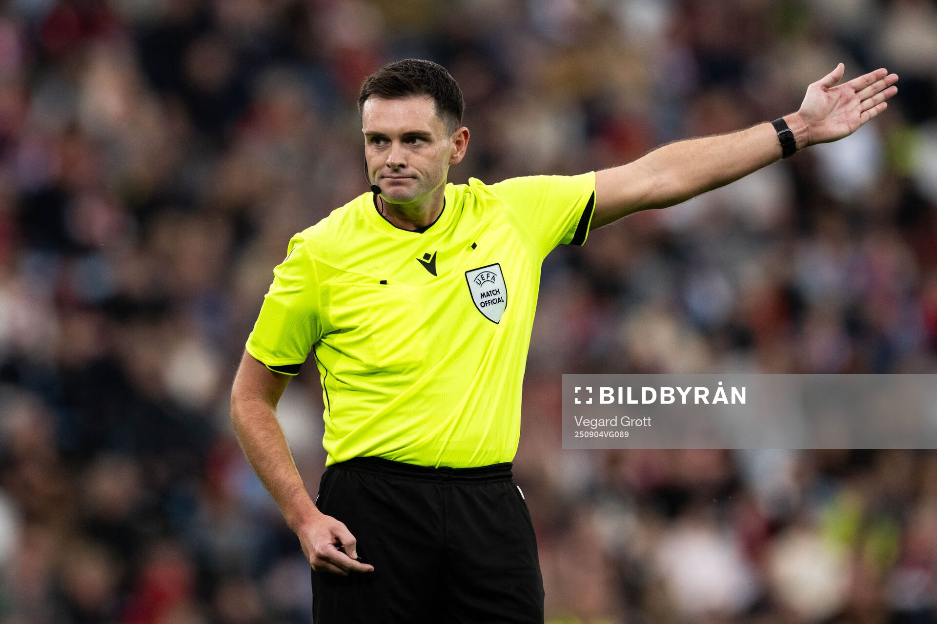 Referee Rob Hennessy