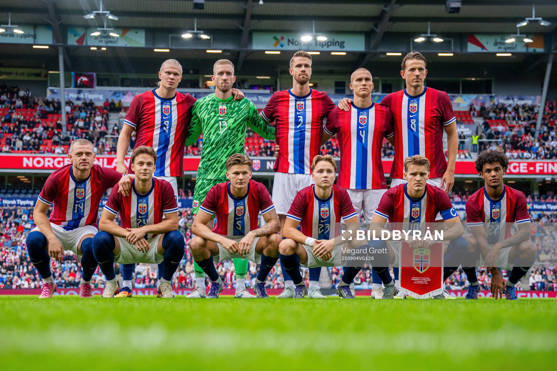 The starting eleven of Norway pose for a team photo
