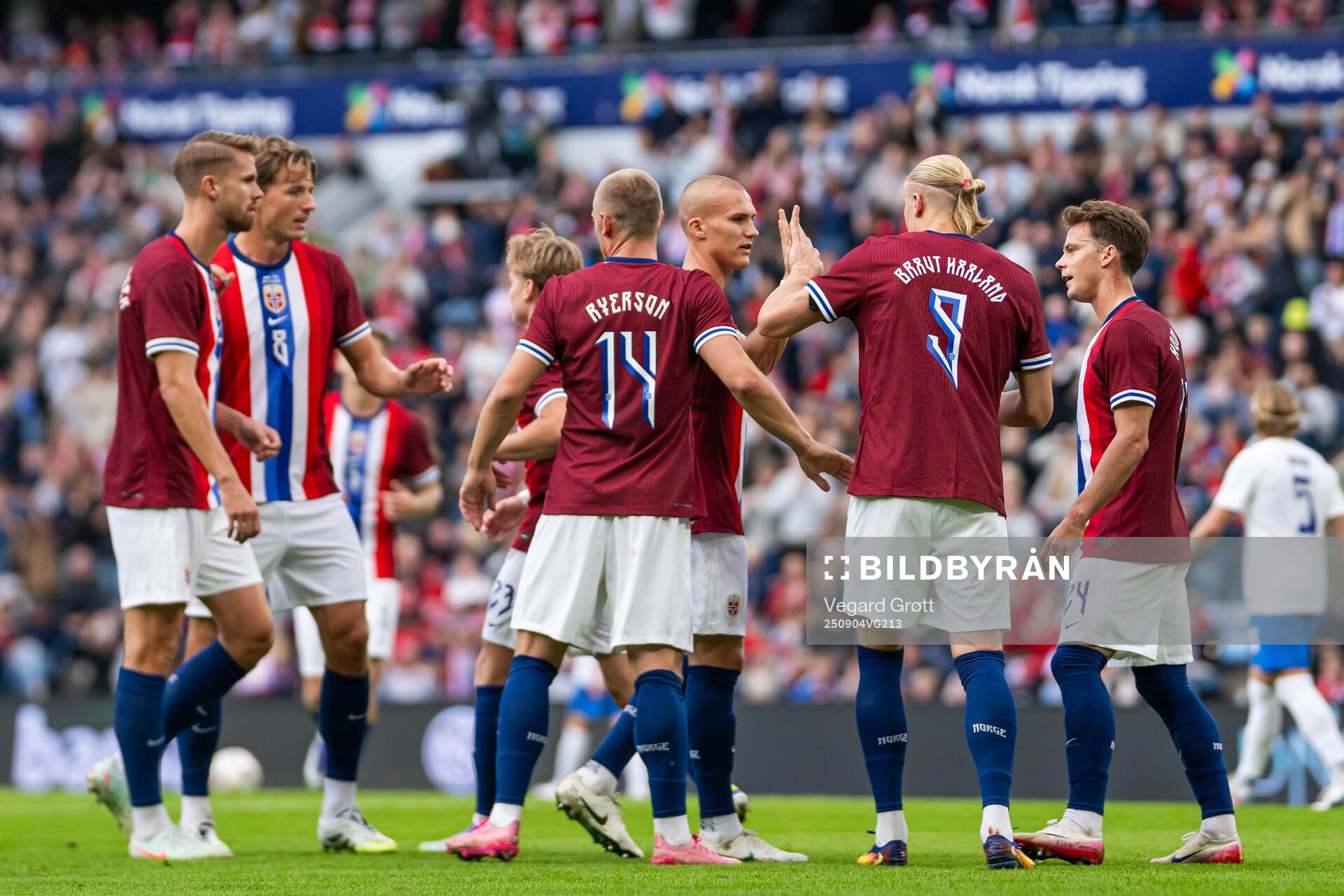 Erling Braut Haaland of Norway celebrates with Leo