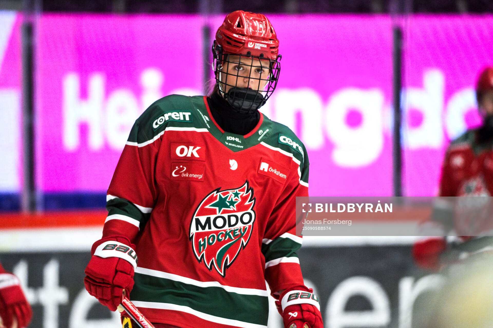 Modos Modos Sanna Halsius innan ishockeymatchen i SDHL