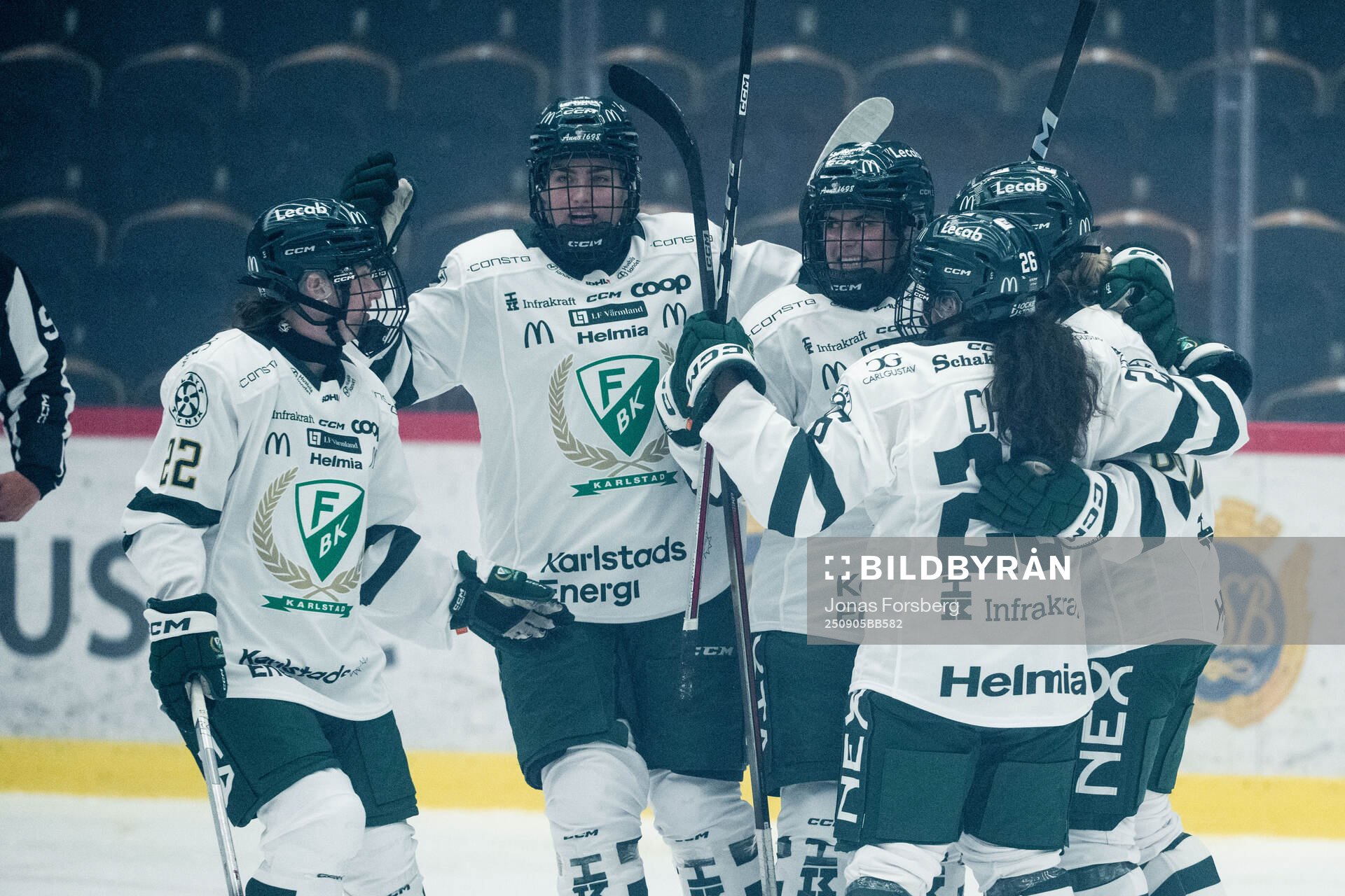 Färjestad BKs Ella Albinsson jublar