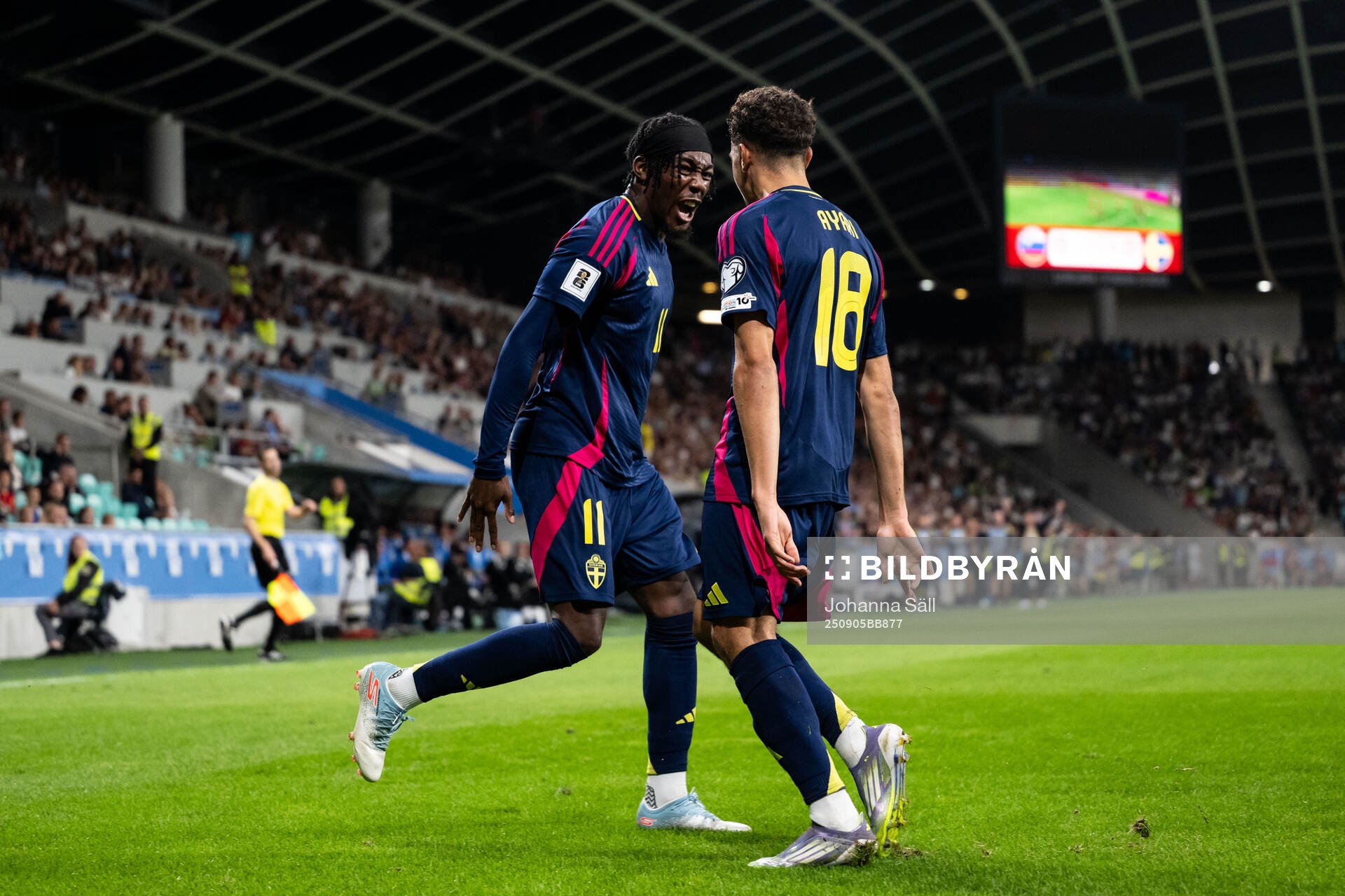 Anthony Elanga of Sweden celebrates with Yasin Ayari