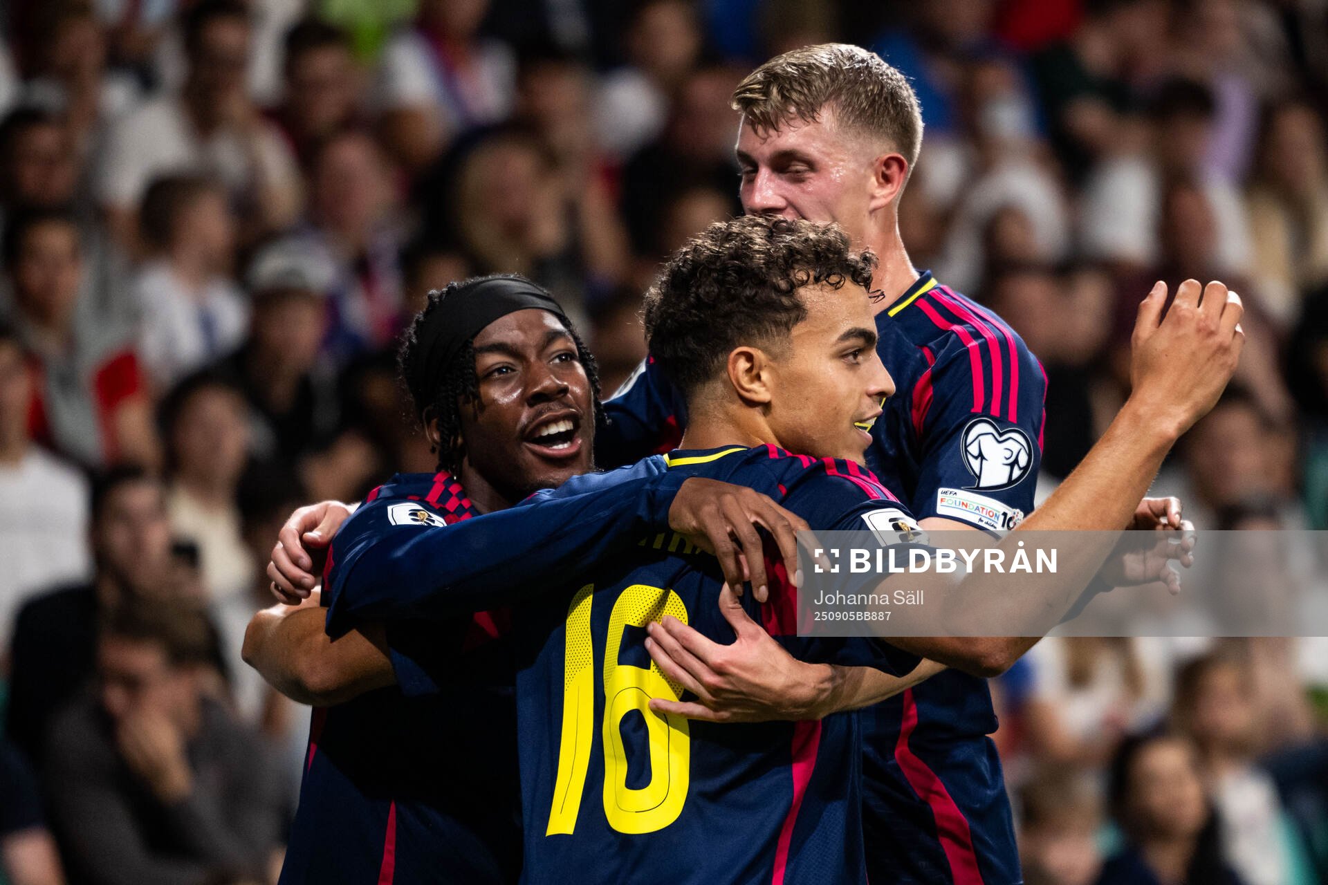Anthony Elanga of Sweden celebrates with Yasin Ayari and