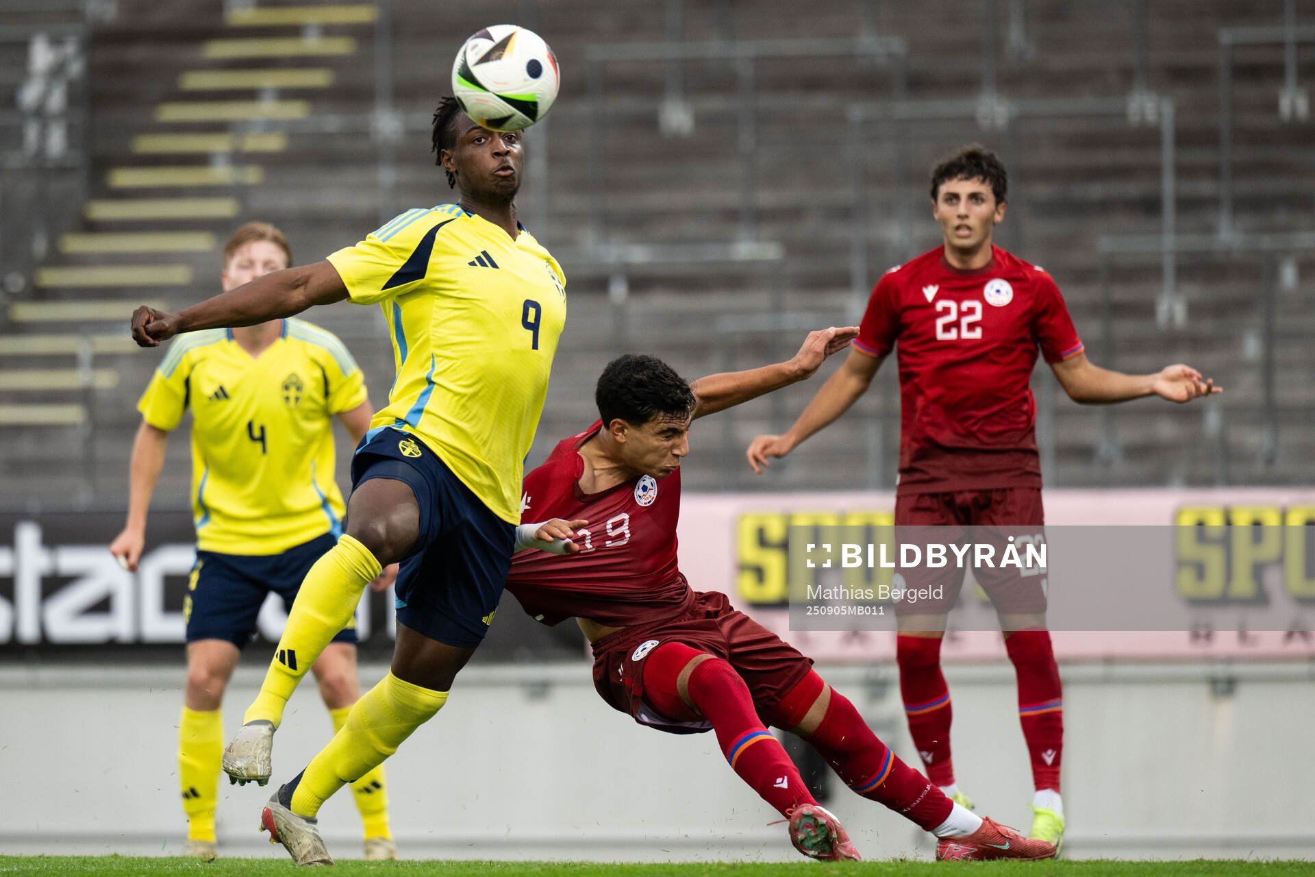 Richie Omorowa of Sweden and Suren Tsarukyan of Armenia