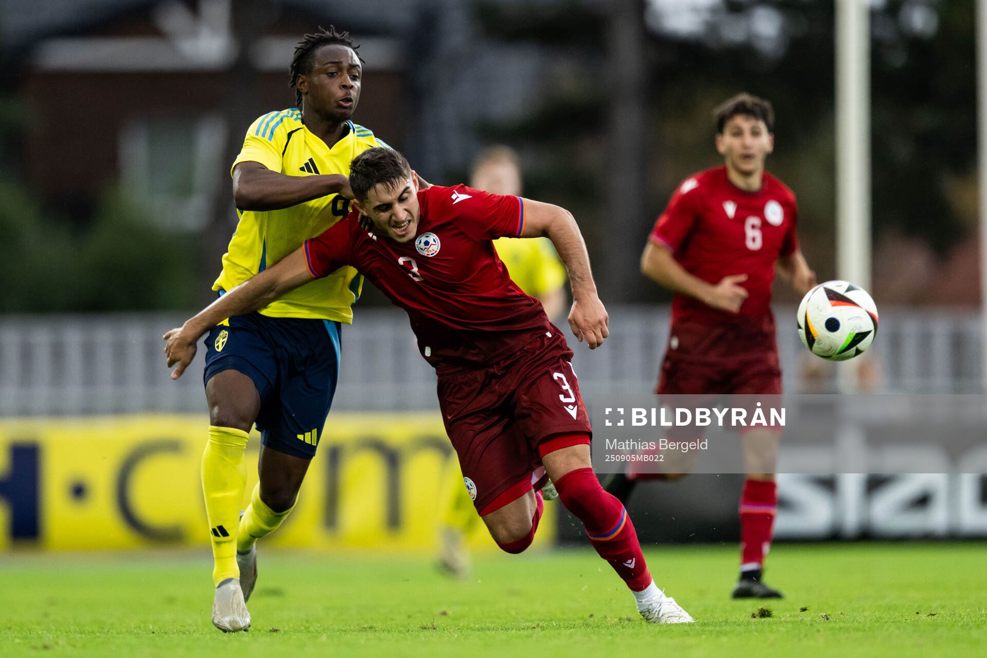 Richie Omorowa of Sweden and Andranik Hakobyan of Armenia