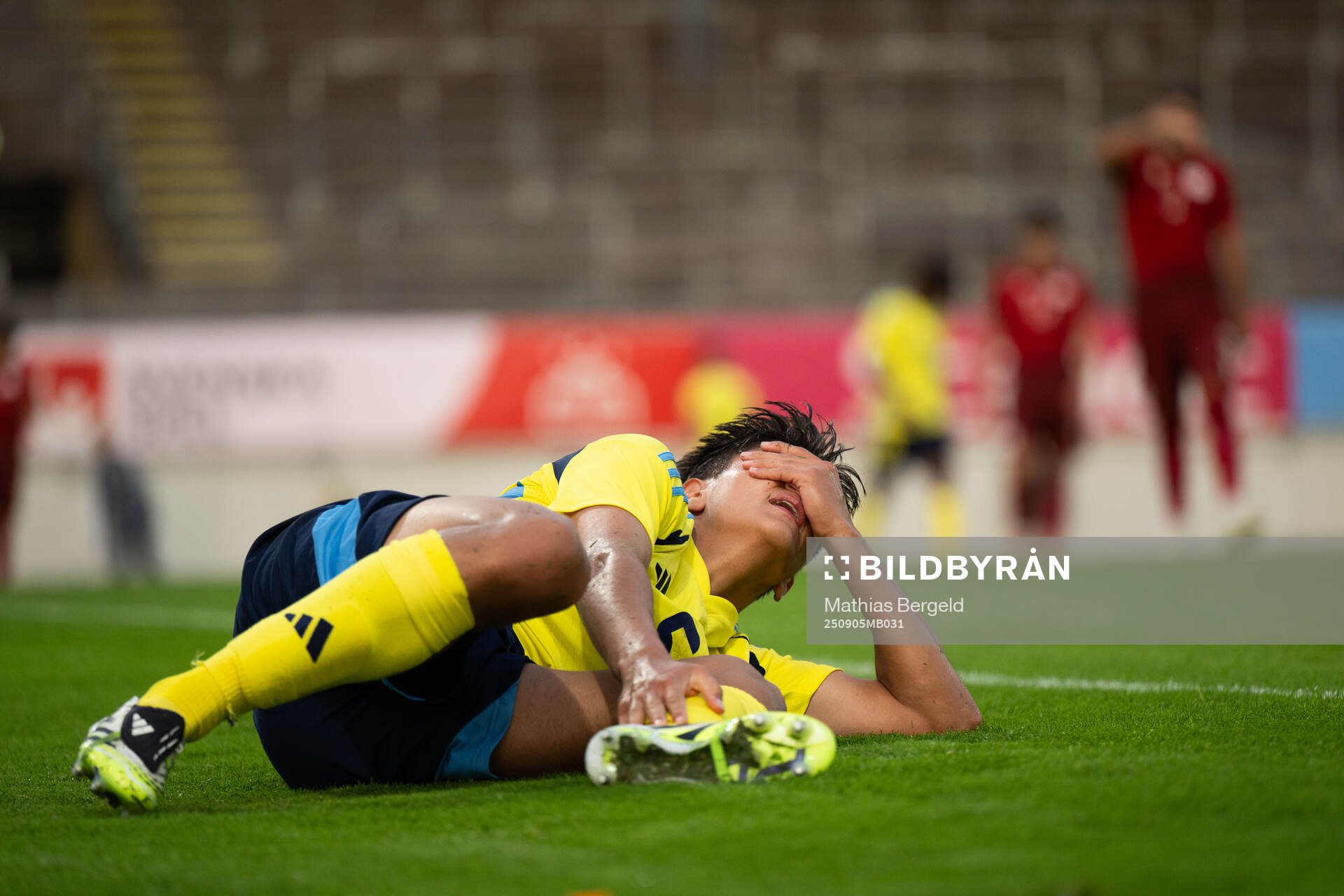 Matteo Perez Vinlöf of Sweden in pain