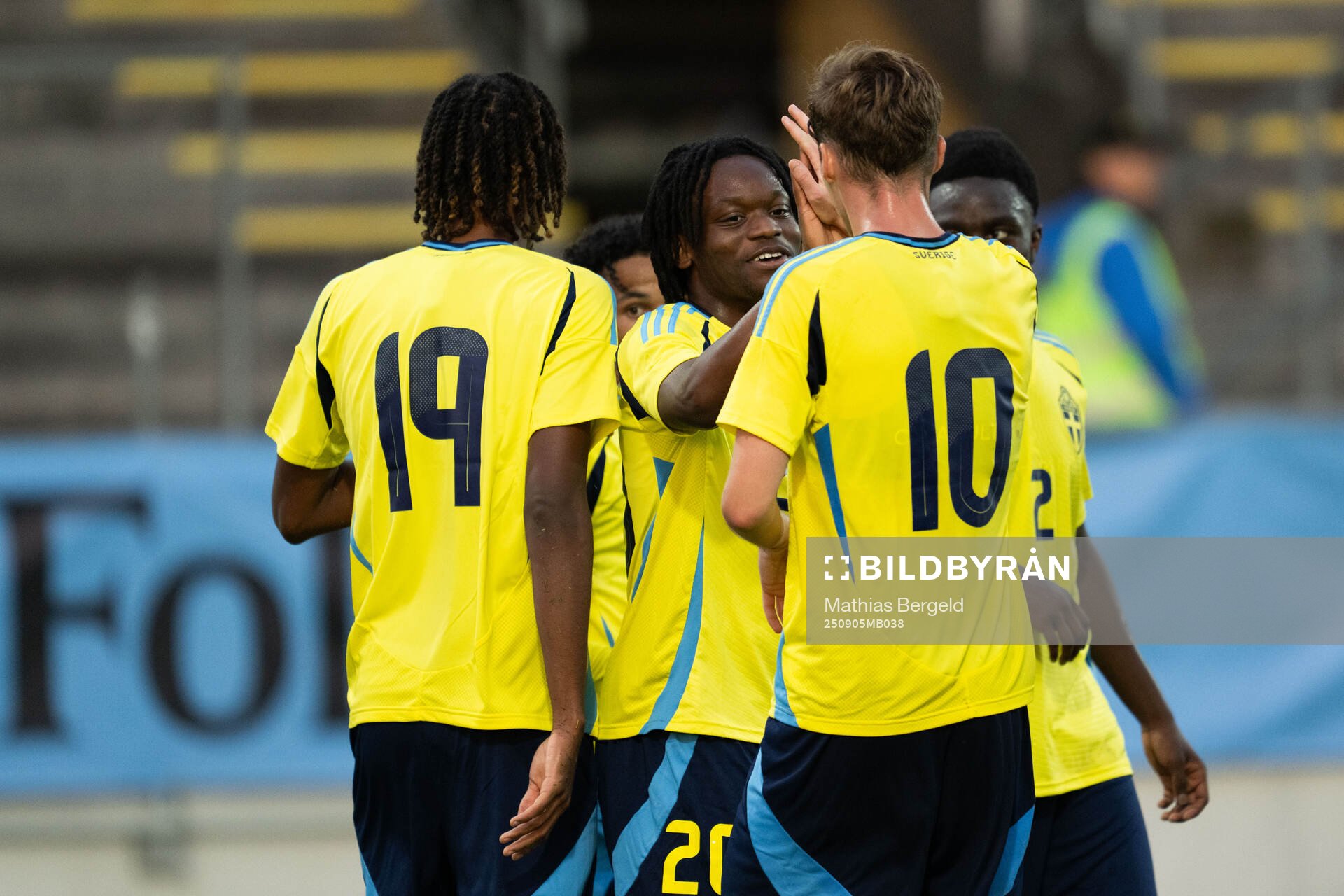 Jeremy Agbonifo of Sweden celebrates with teammates