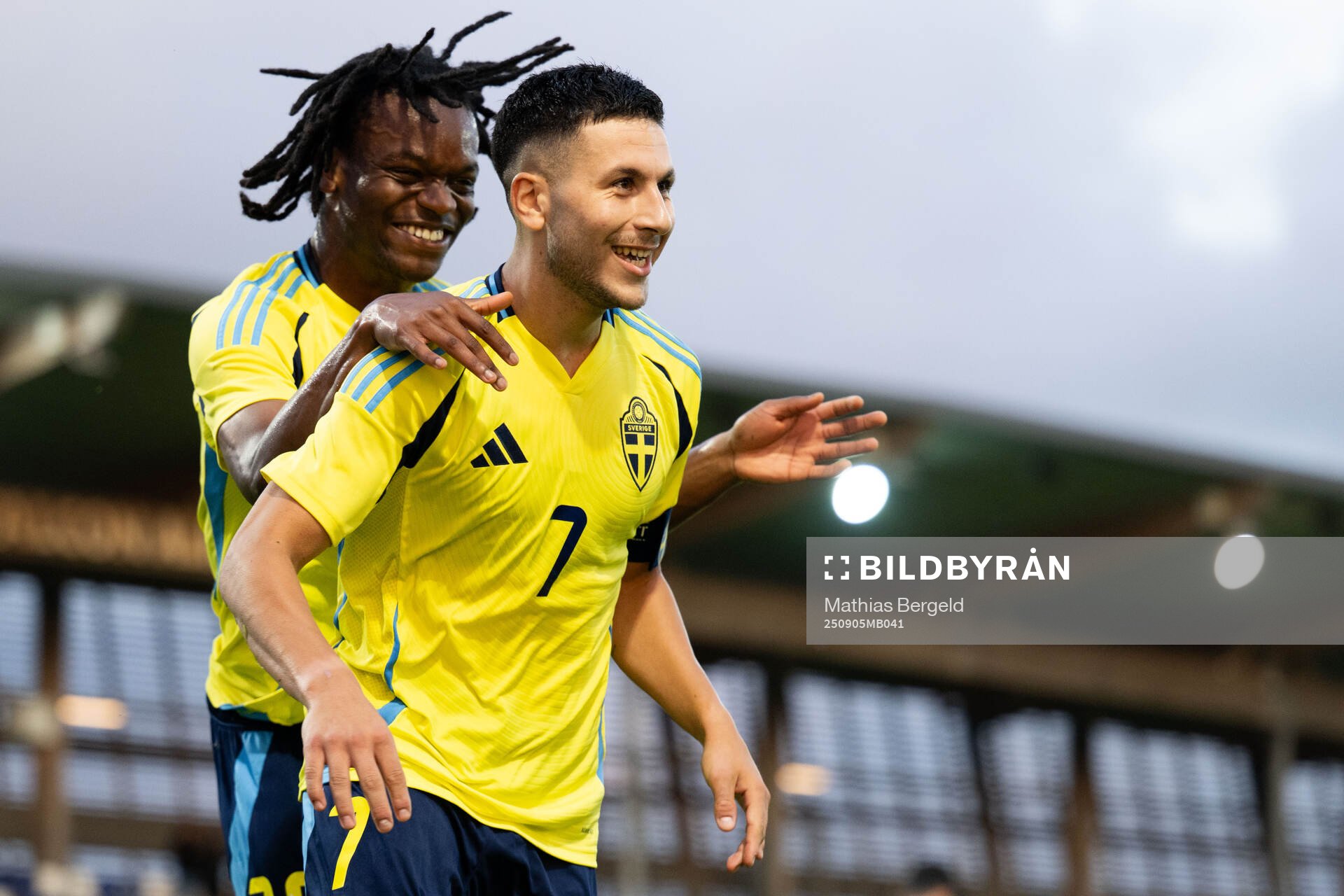 Roony Bardghji of Sweden celebrates with Jeremy Agbonifo