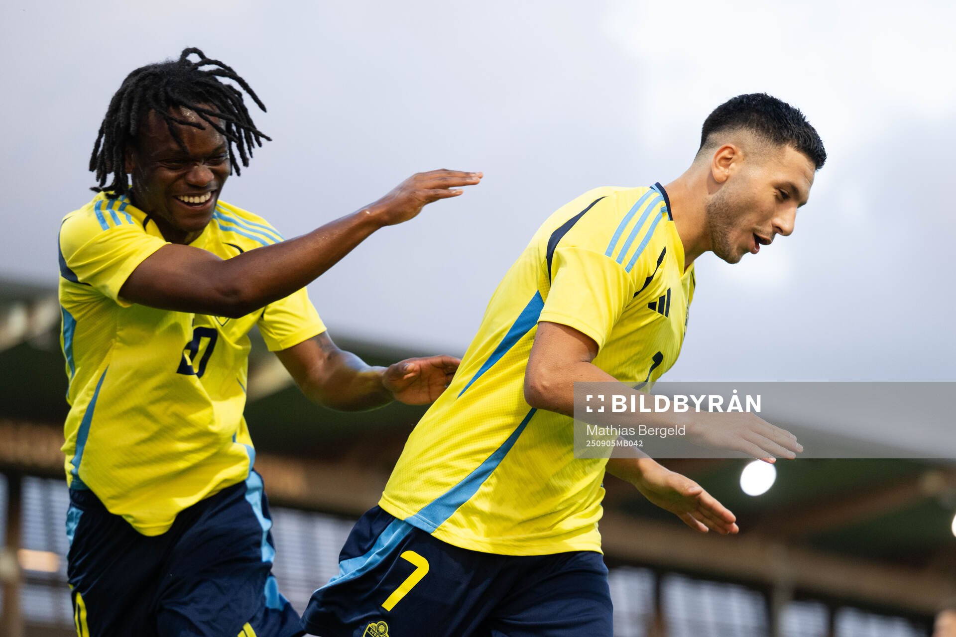 Roony Bardghji of Sweden celebrates with Jeremy Agbonifo