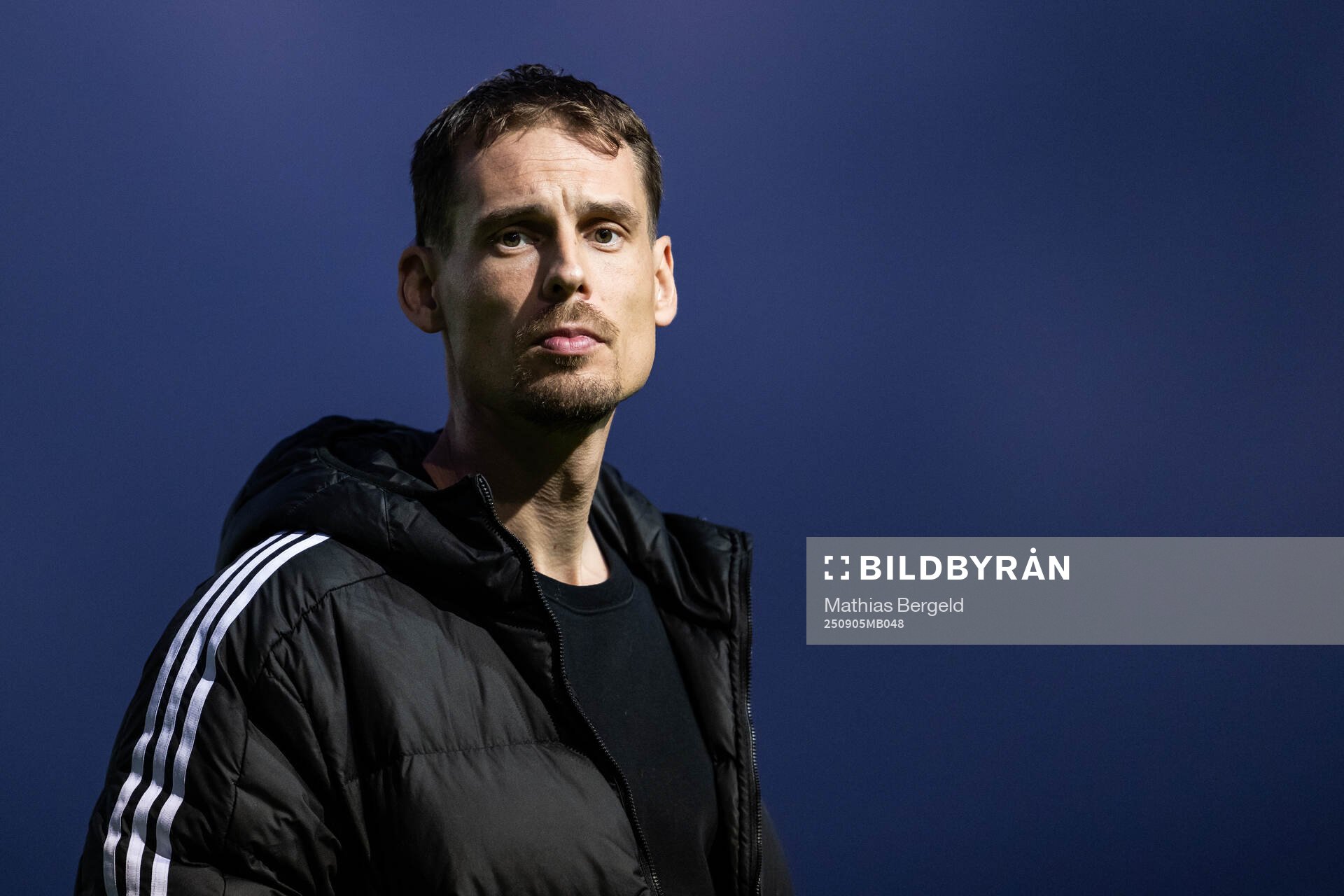Head coach Daniel Bäckström of Sweden