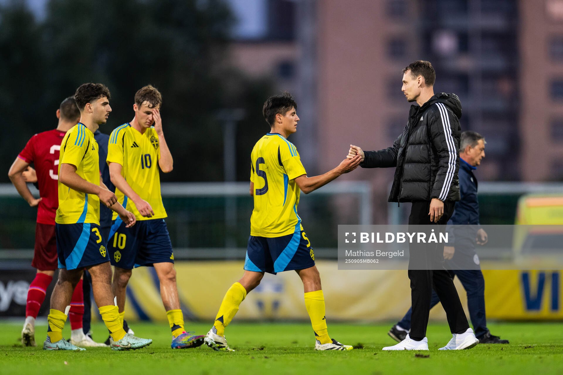Matteo Perez Vinlöf and Head coach Daniel Bäckström of