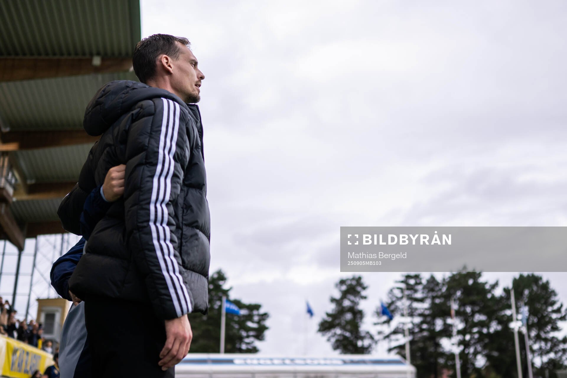 Head coach Daniel Bäckström of Sweden