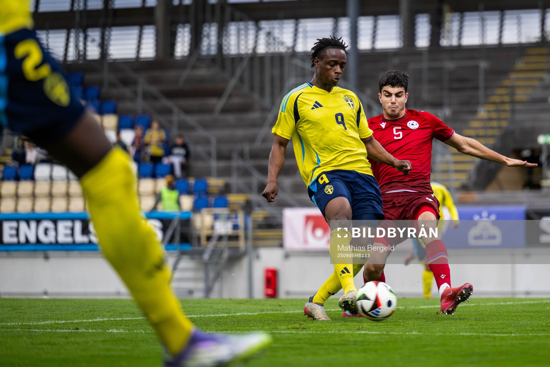 Richie Omorowa of Sweden and Petik Manukyan of Armenia