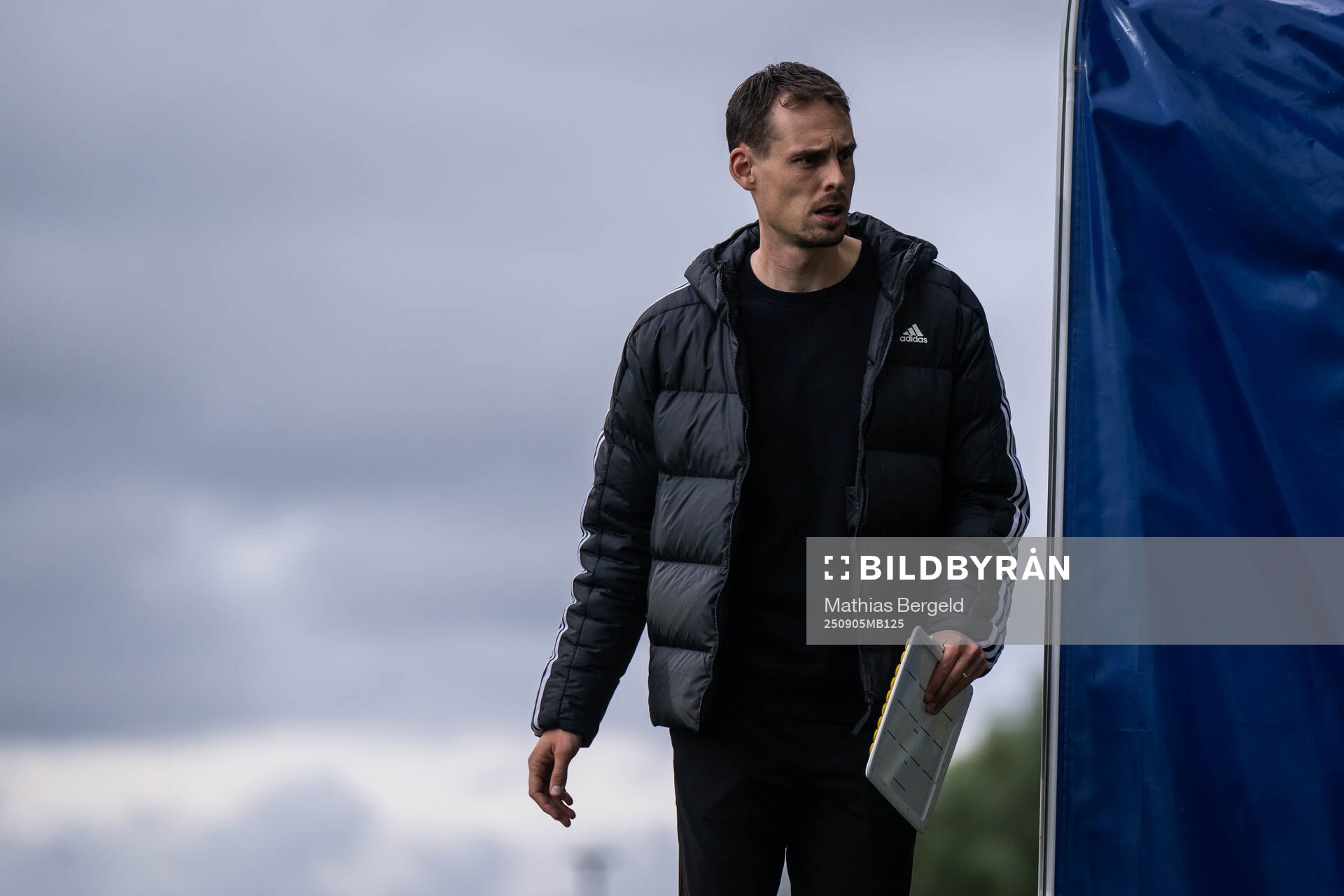 Head coach Daniel Bäckström of Sweden