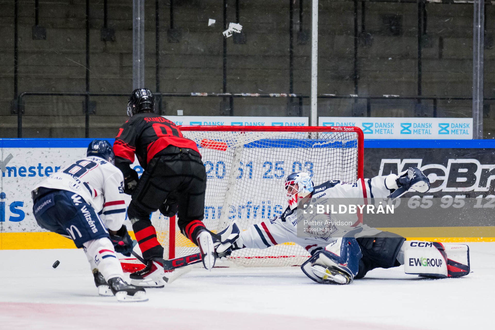 Malmö Redhawks Axel Sundberg och Linköpings målvakt