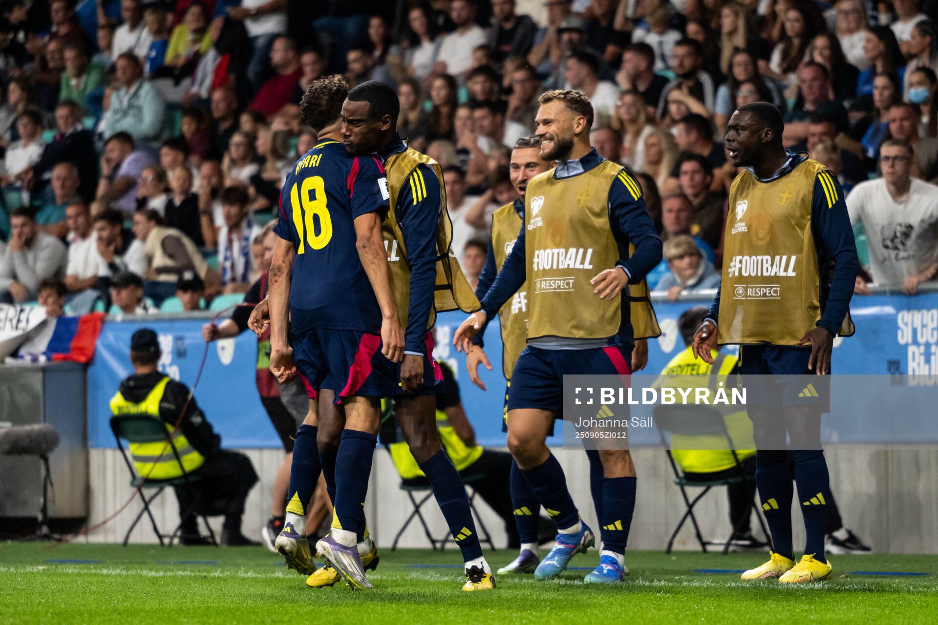 Yasin Ayari of Sweden celebrates with Alexander Isak