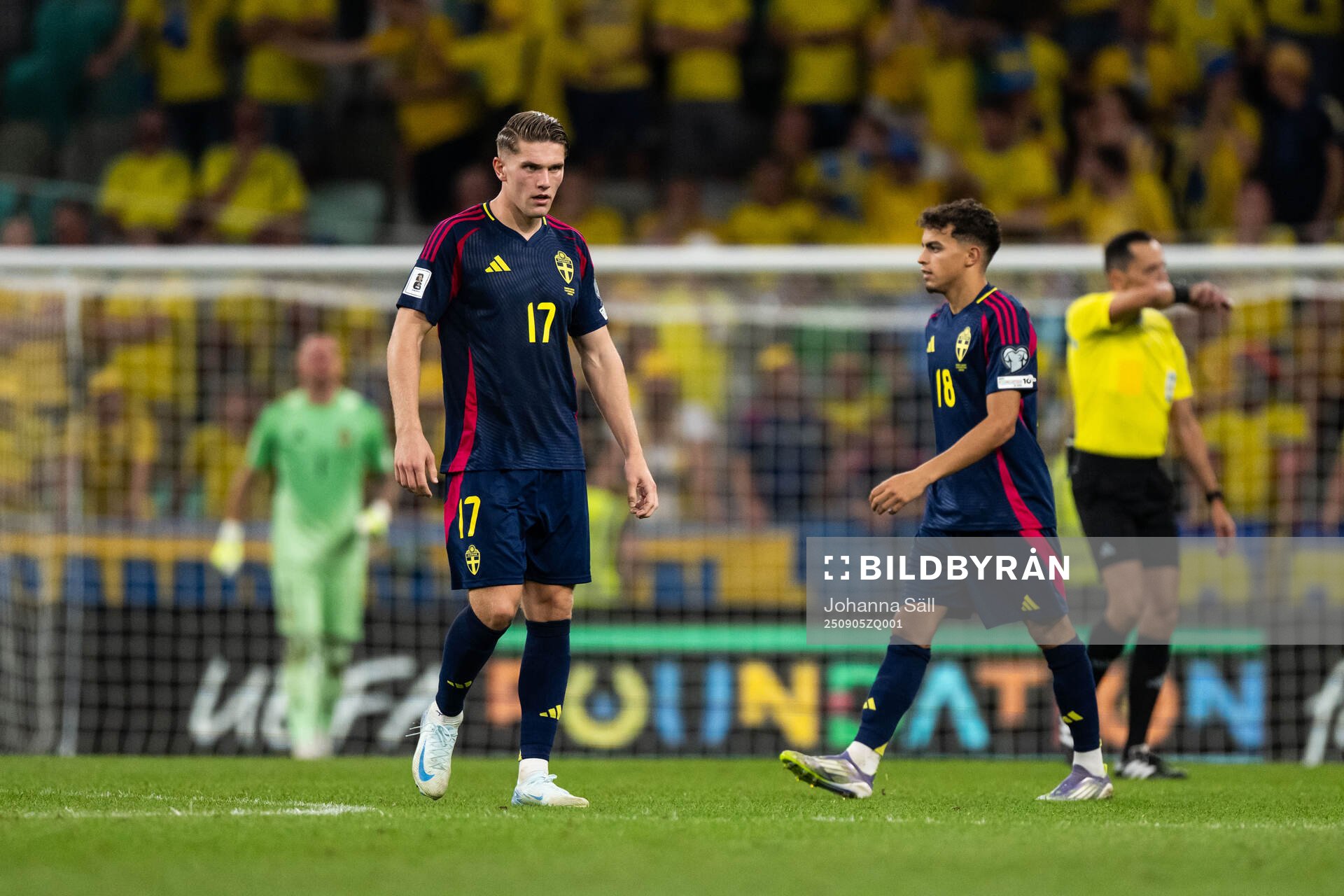 Viktor Gyökeres and Yasin Ayari of Sweden look dejected