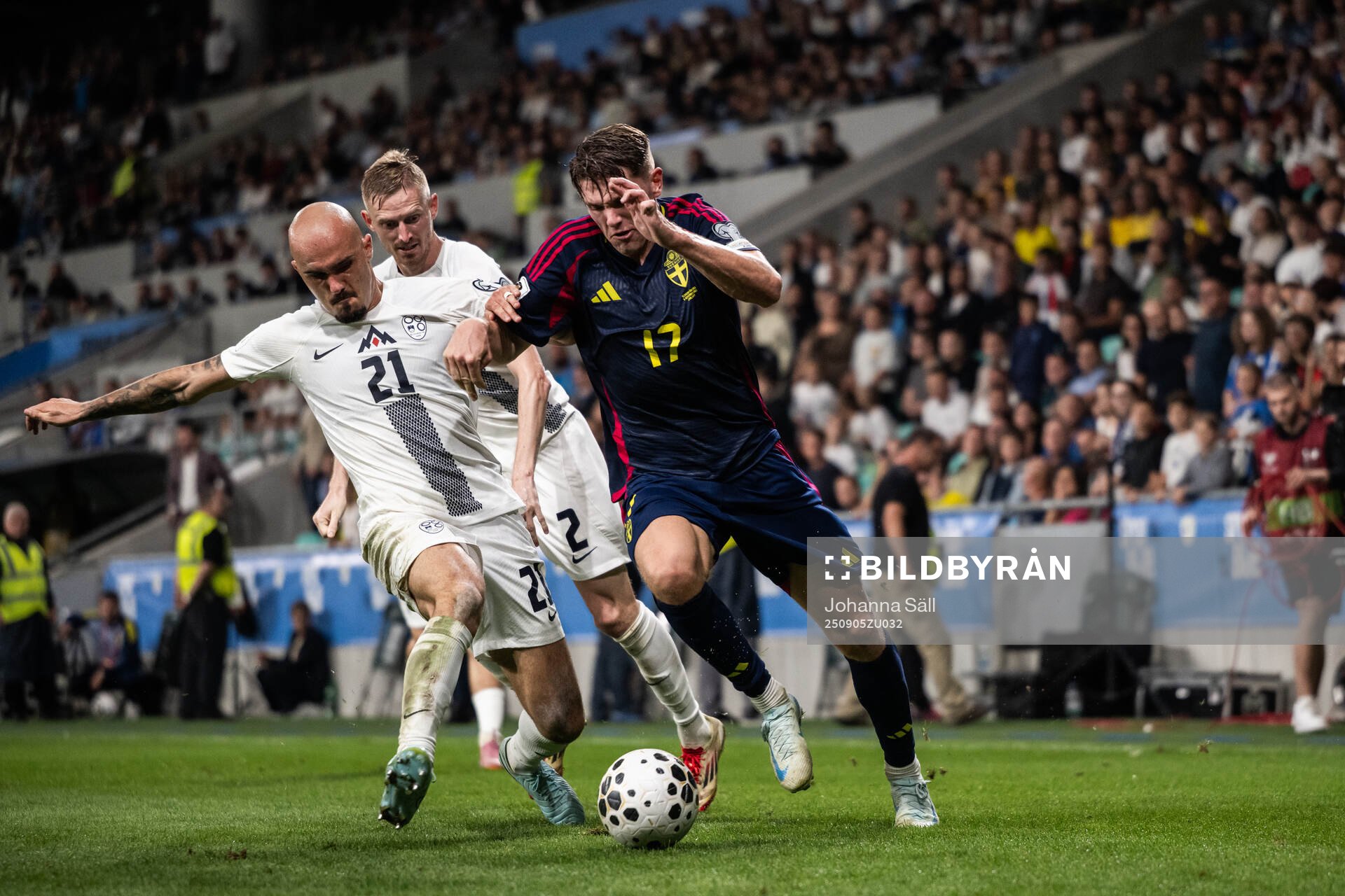 Vanja Drkusic of Slovenia and Viktor Gyökeres of Sweden