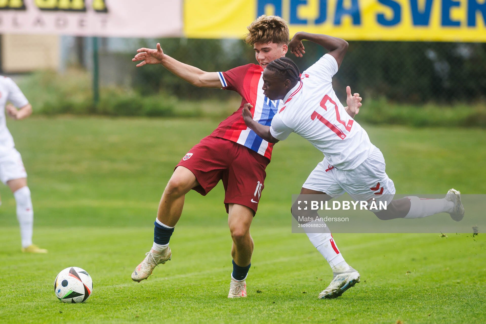 Mats Johannesen of Norway and Abdul Daramy of Denmark