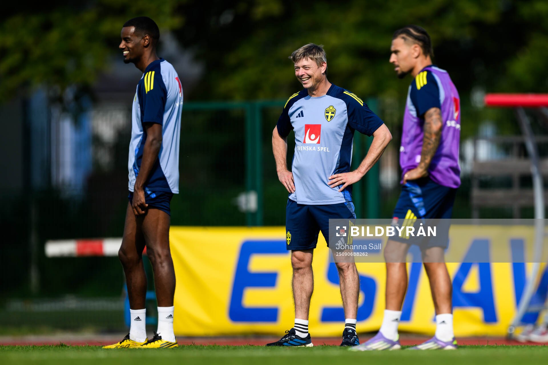 Alexander Isak, head coach Jon Dahl Tomasson and Jordan